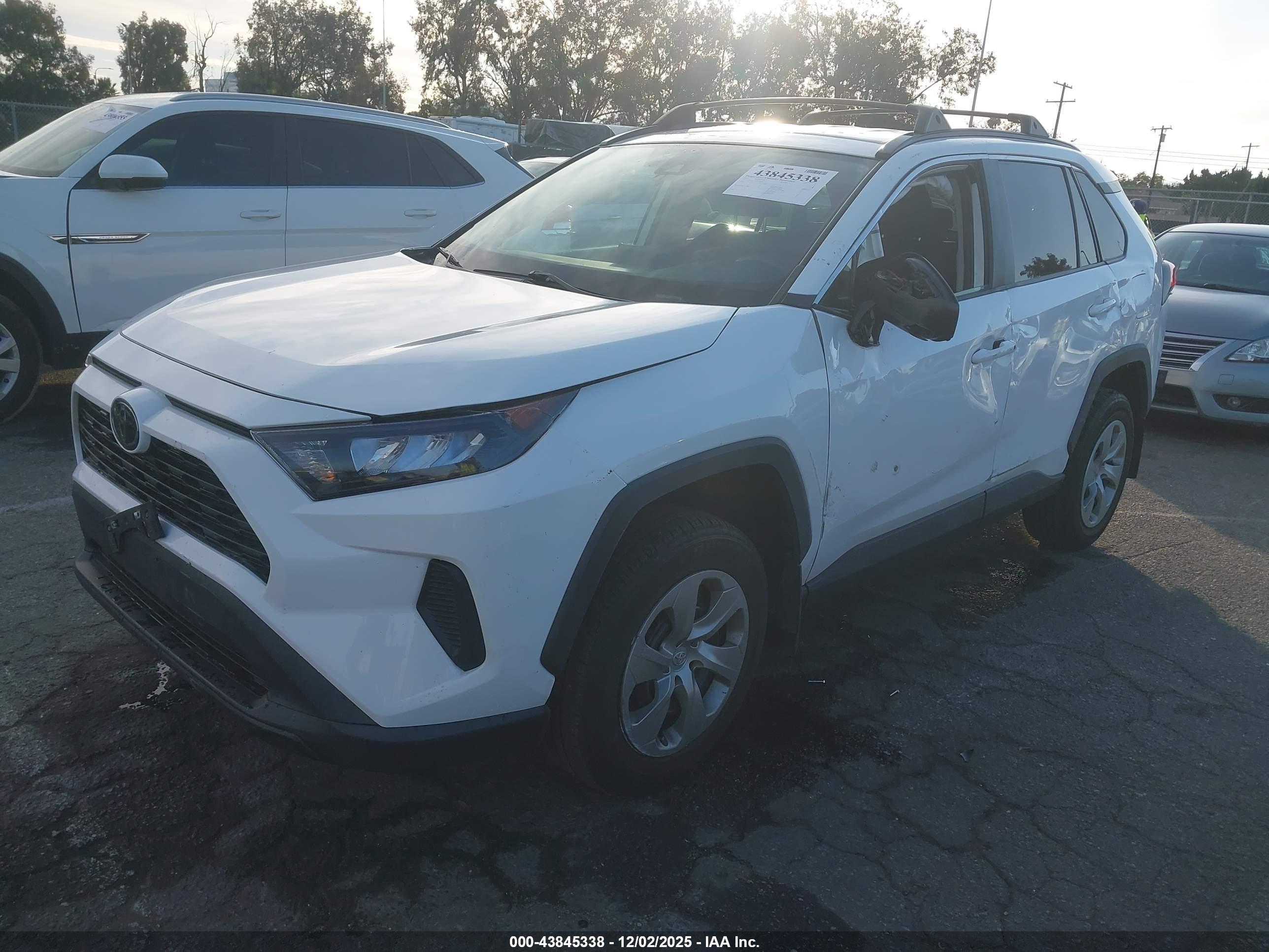 TOYOTA RAV4 image 2