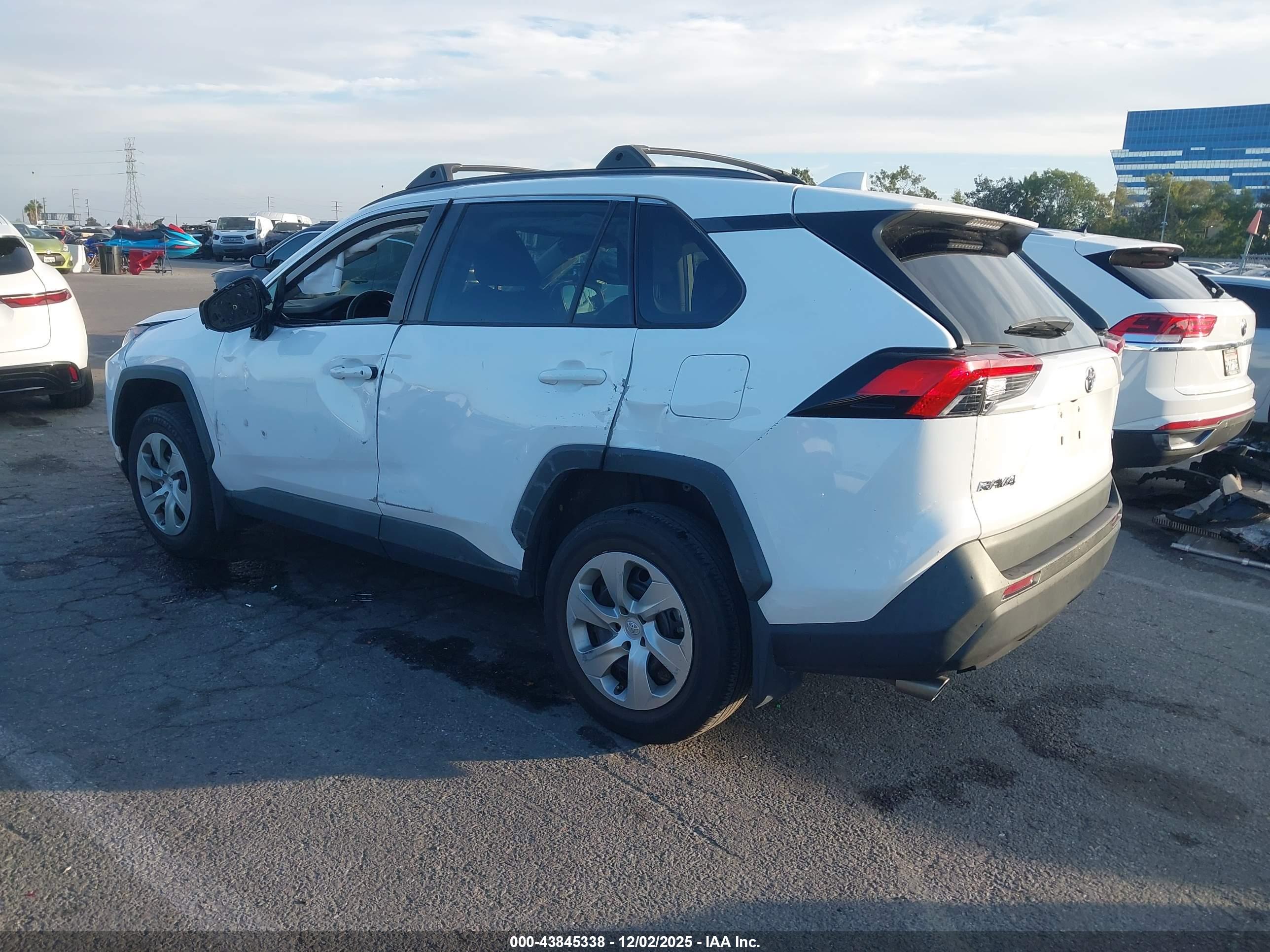 TOYOTA RAV4 image 3