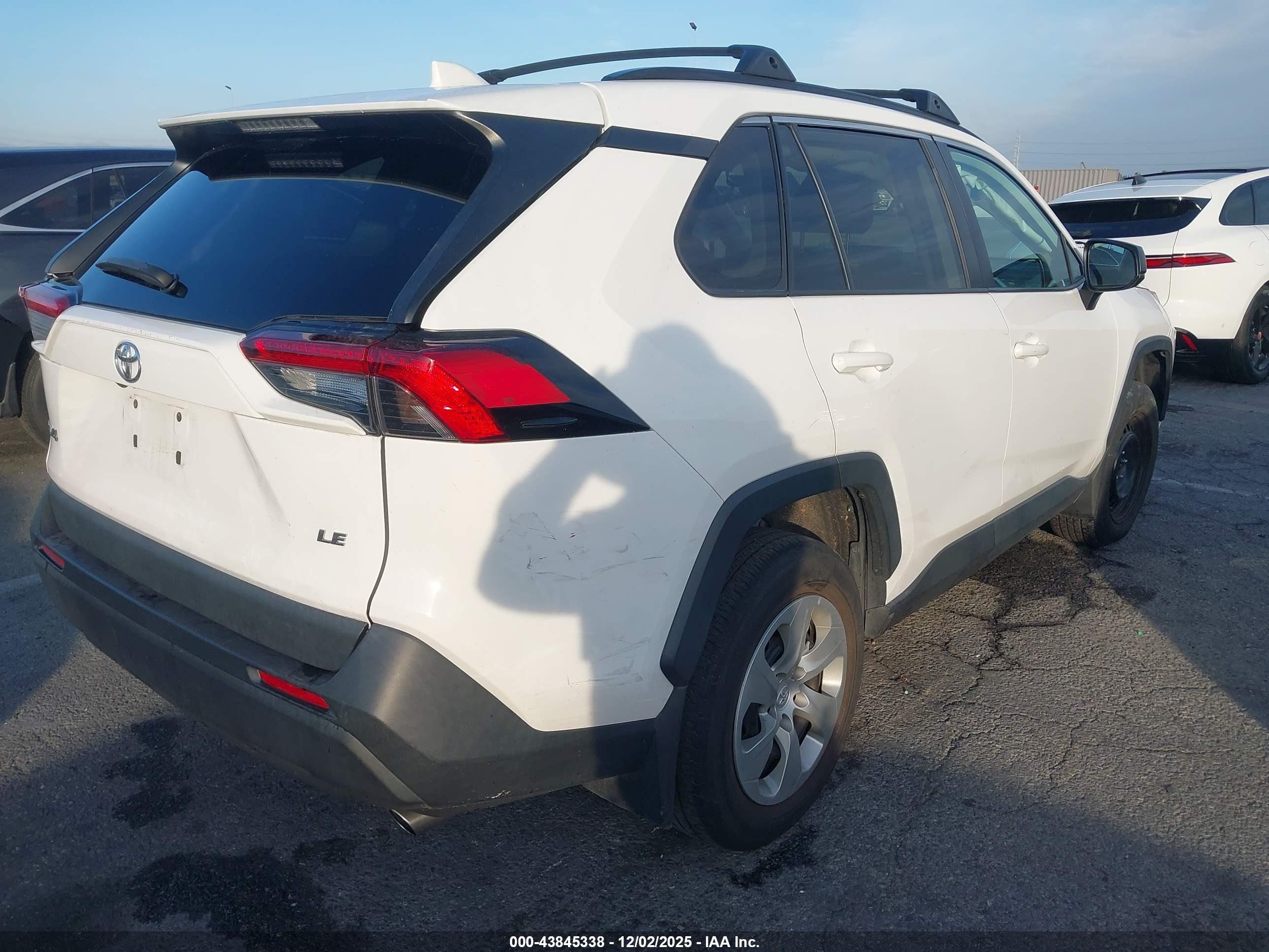 TOYOTA RAV4 image 4