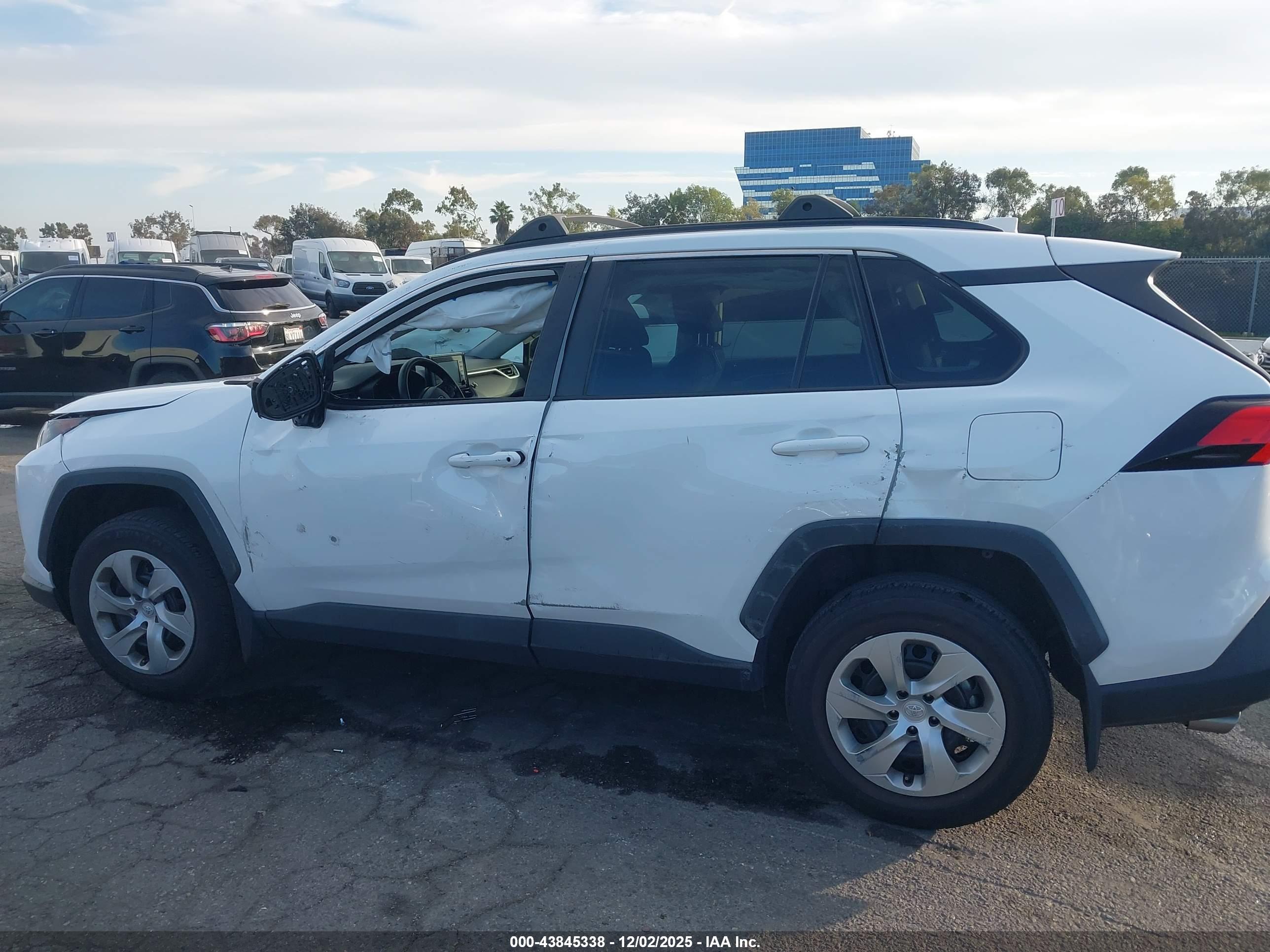TOYOTA RAV4 image 6