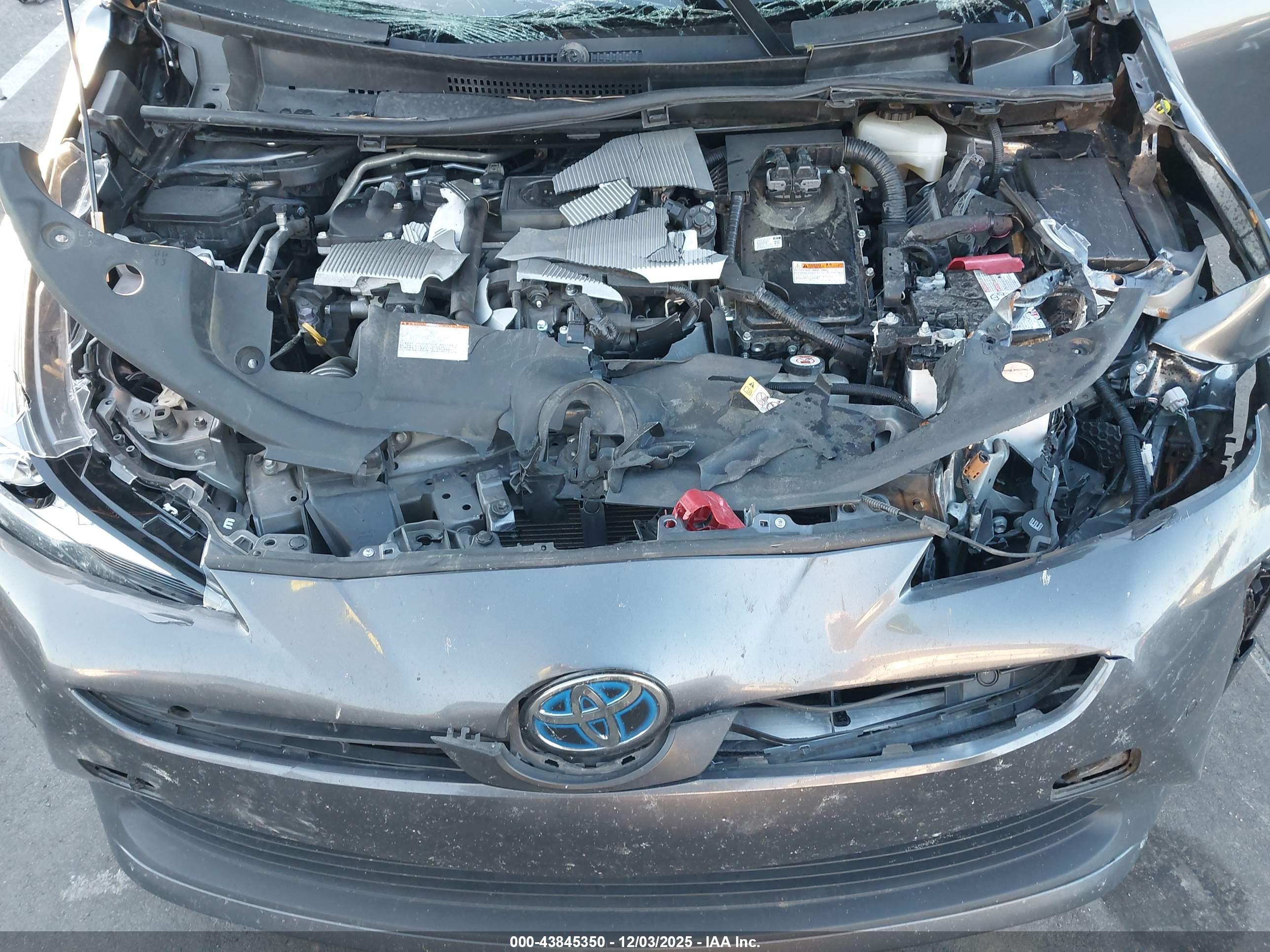 TOYOTA PRIUS image 10