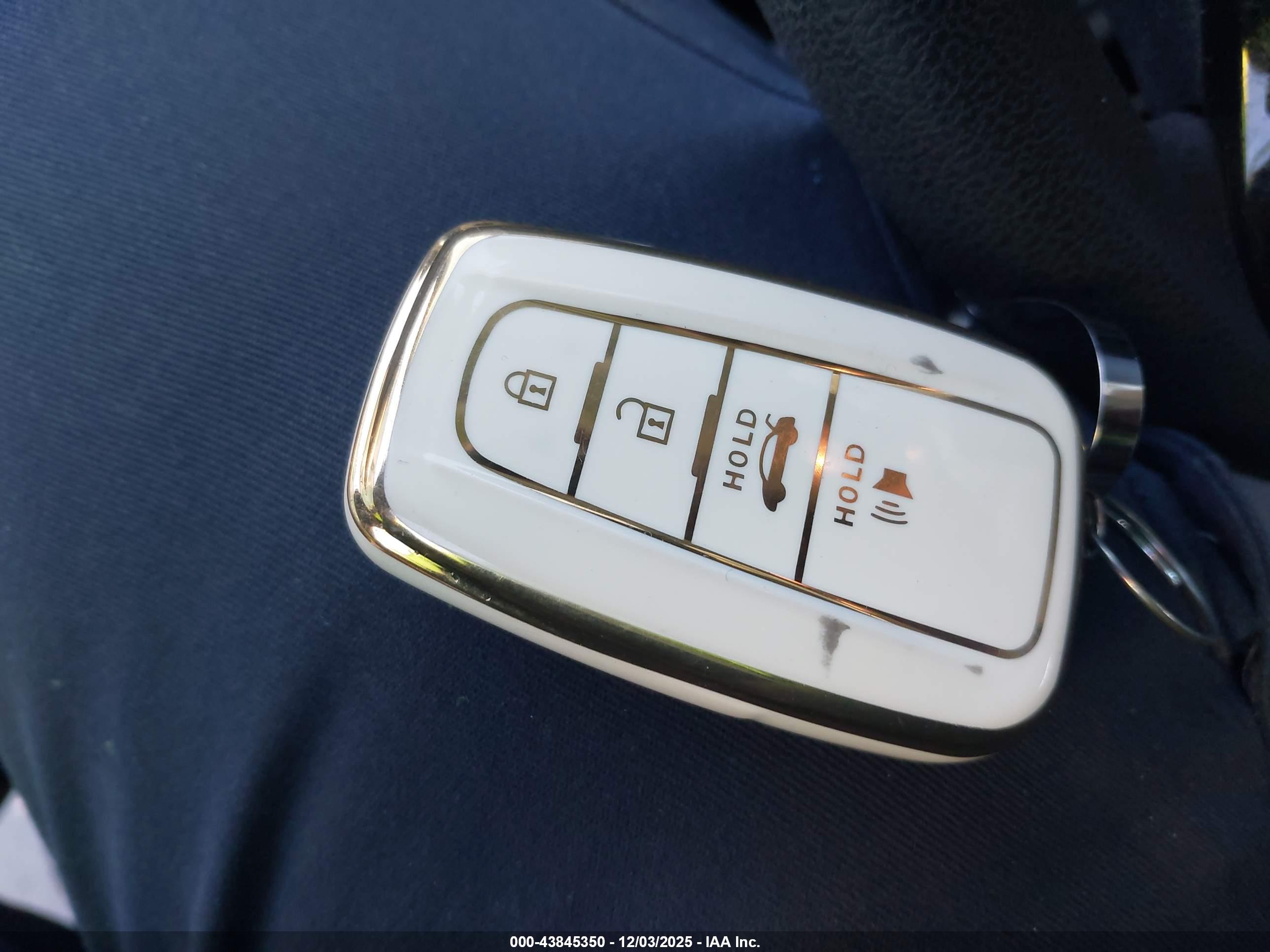 TOYOTA PRIUS image 11