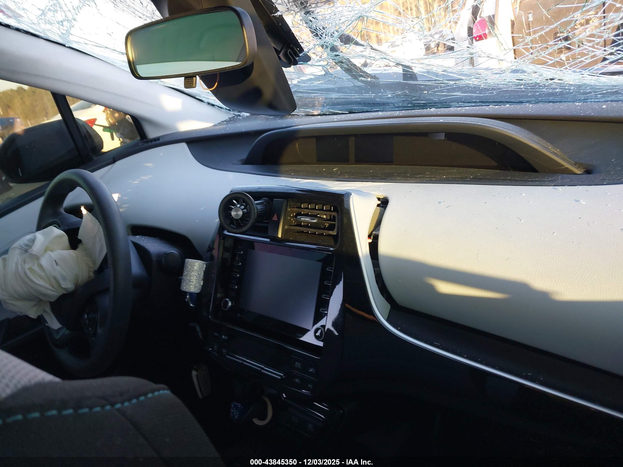 TOYOTA PRIUS image 5