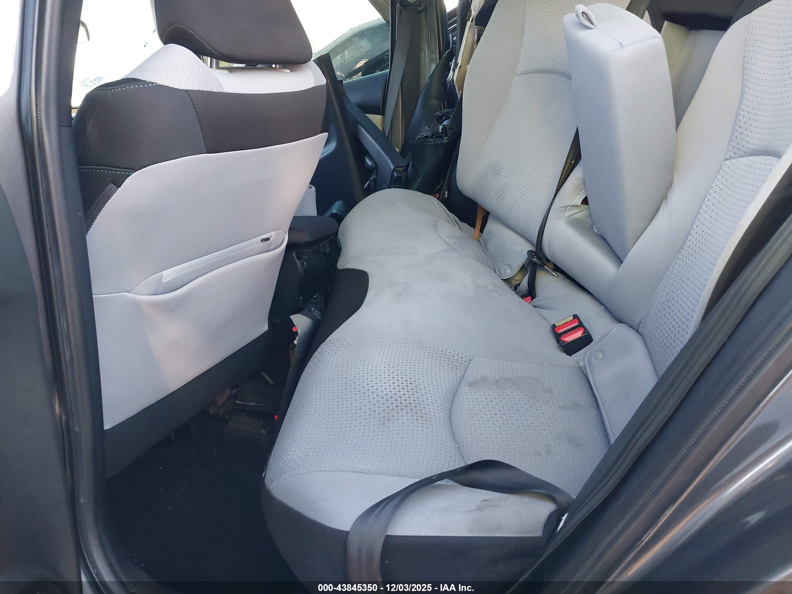 TOYOTA PRIUS image 8