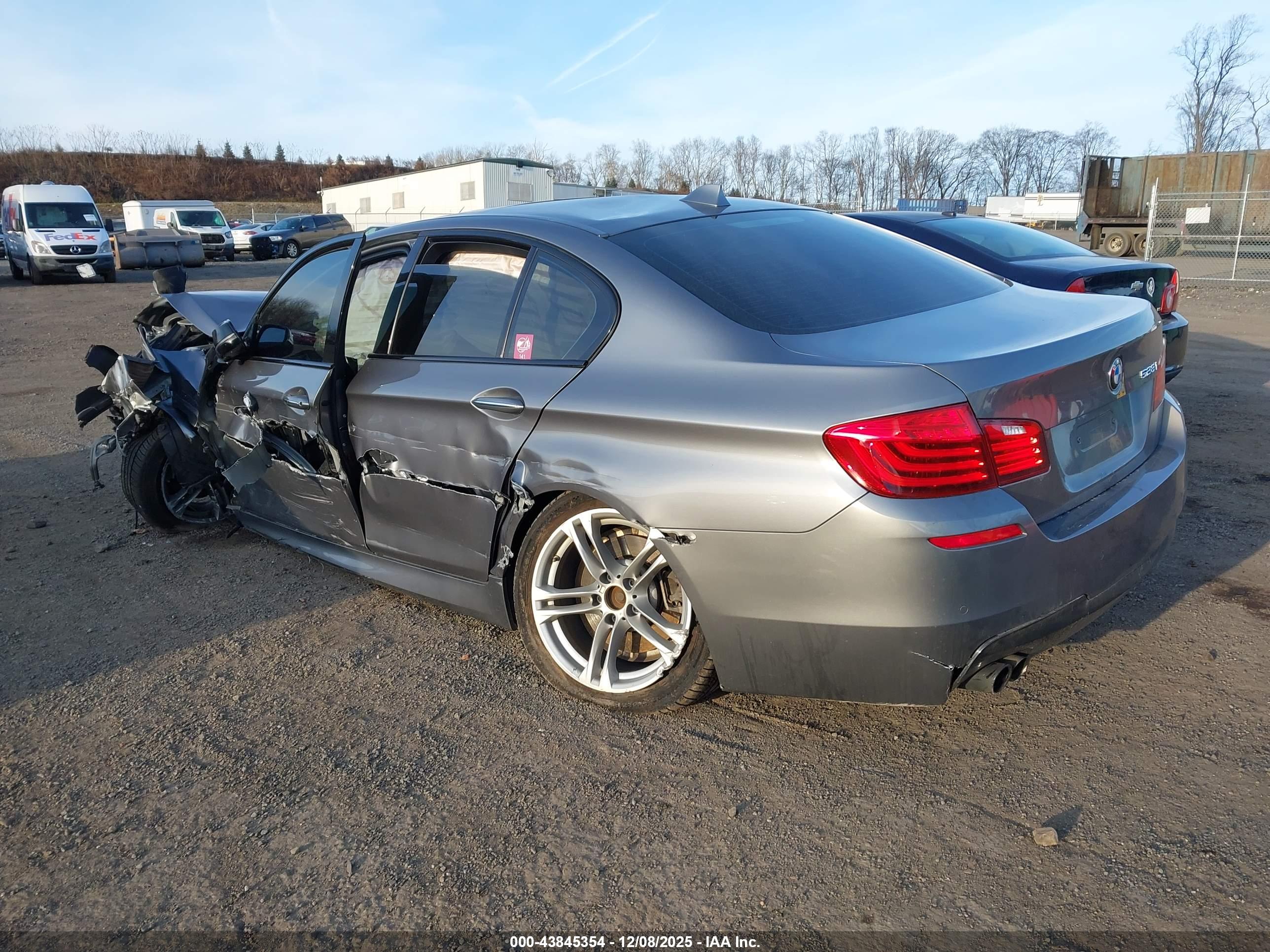 BMW 528I image 3