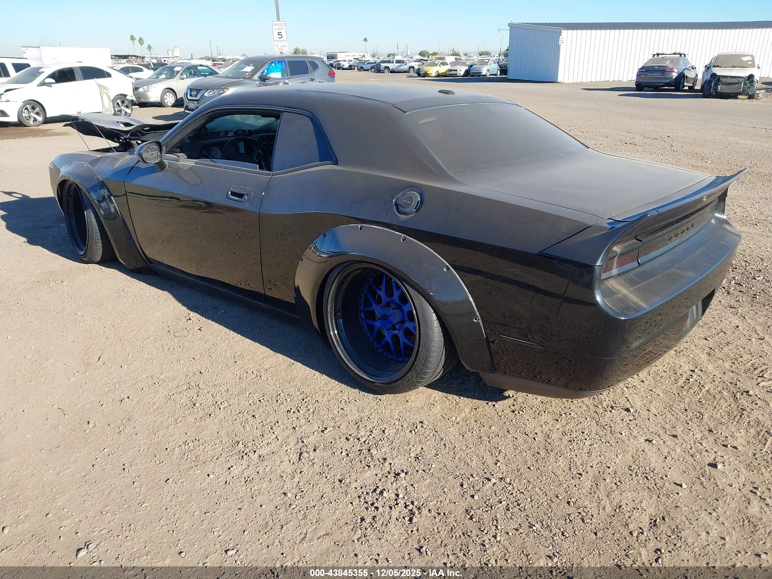 DODGE CHALLENGER image 3