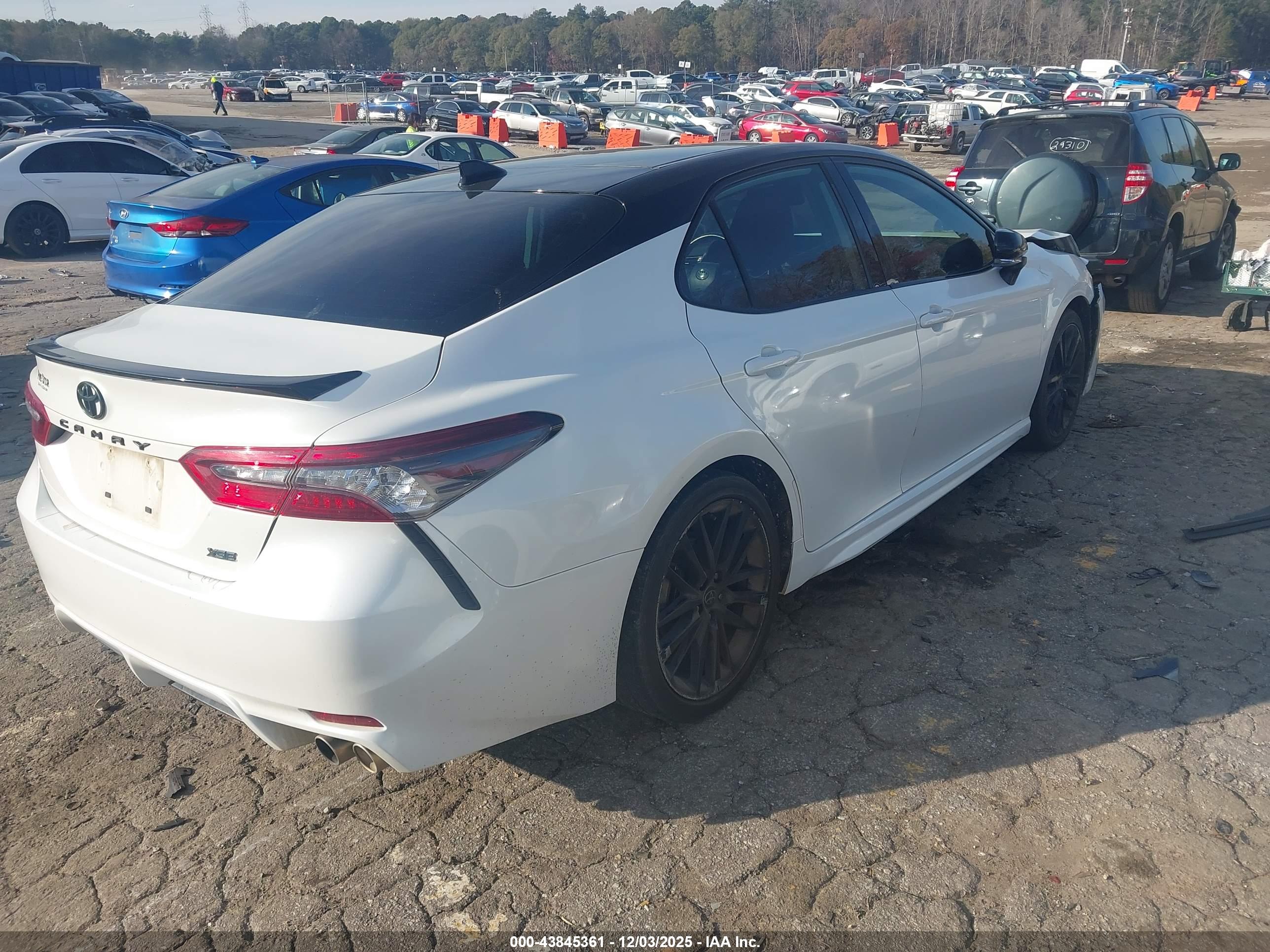 TOYOTA CAMRY image 4