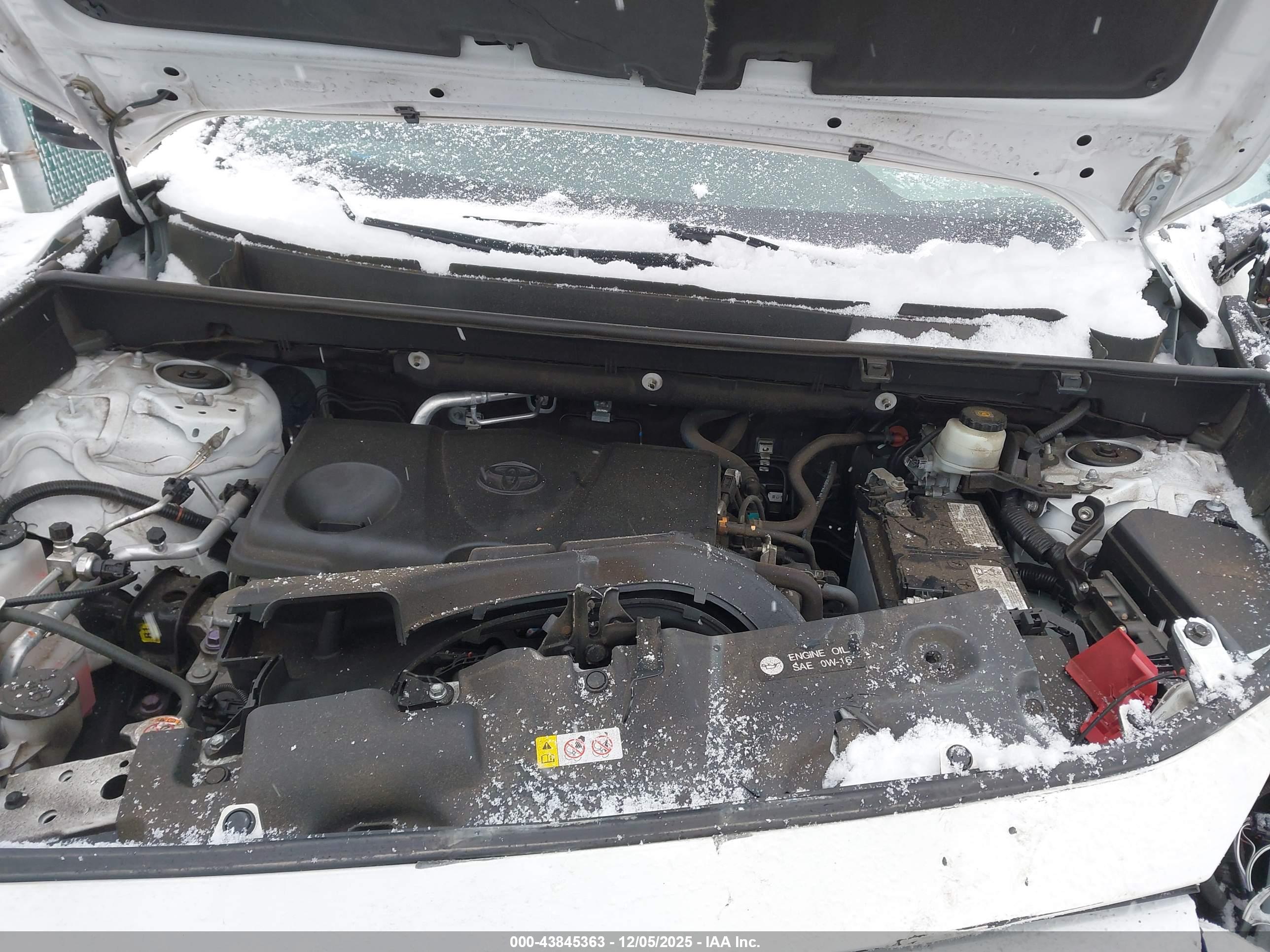 TOYOTA RAV4 image 10
