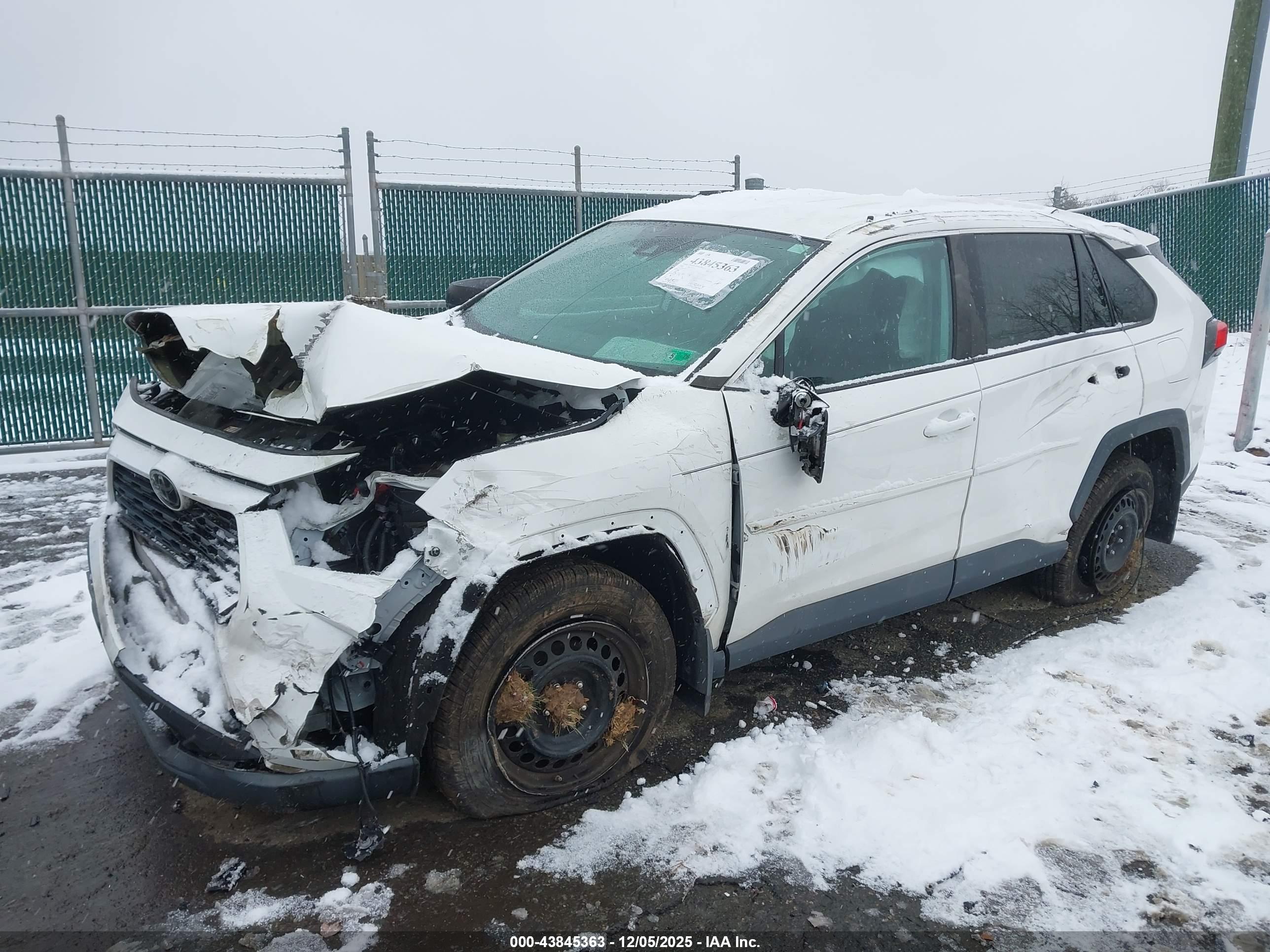 TOYOTA RAV4 image 2