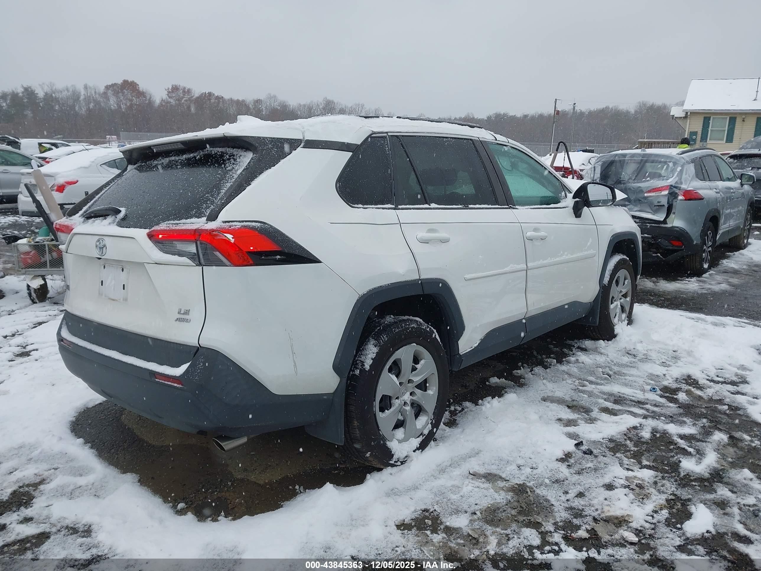 TOYOTA RAV4 image 4