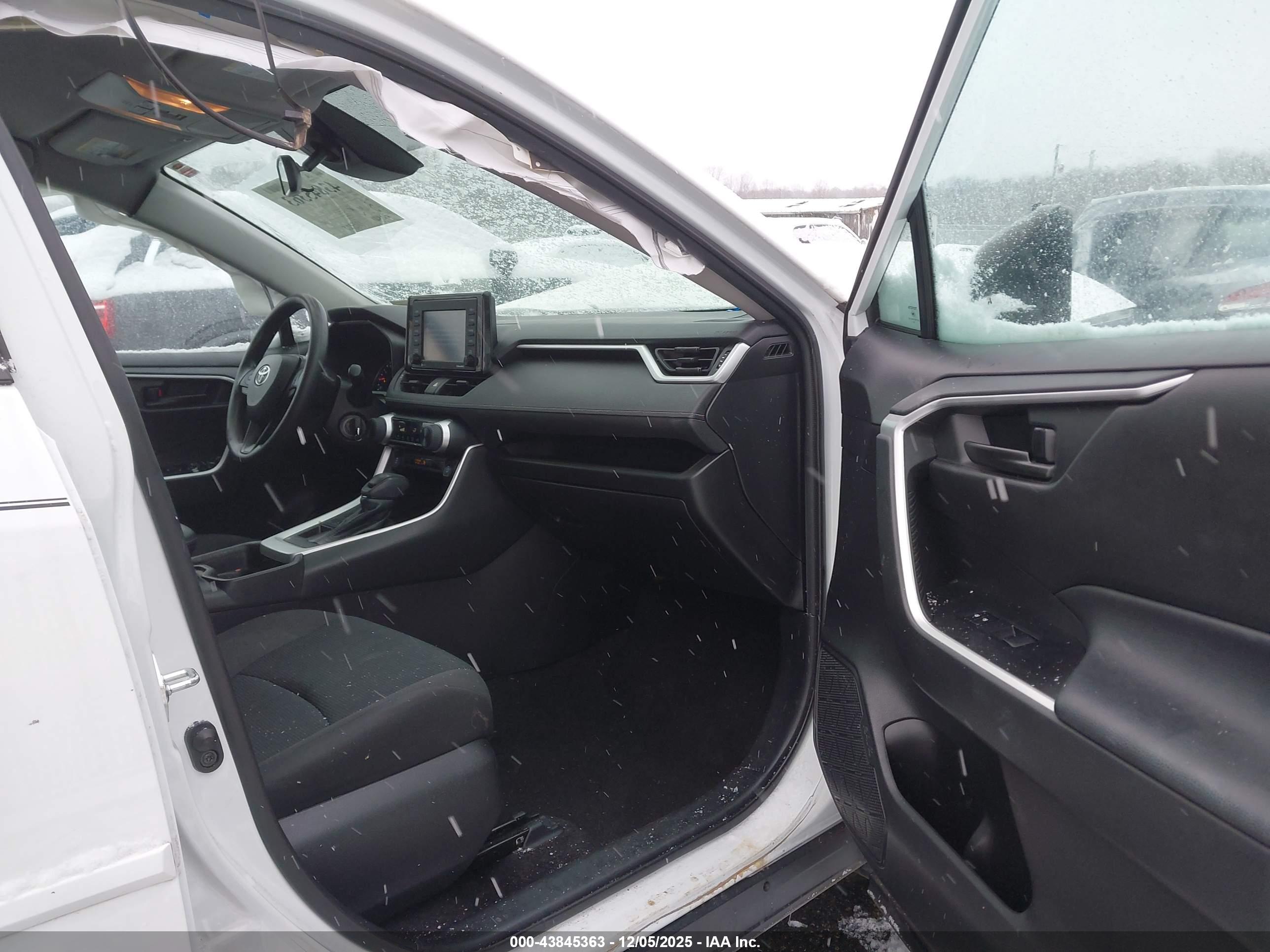 TOYOTA RAV4 image 5