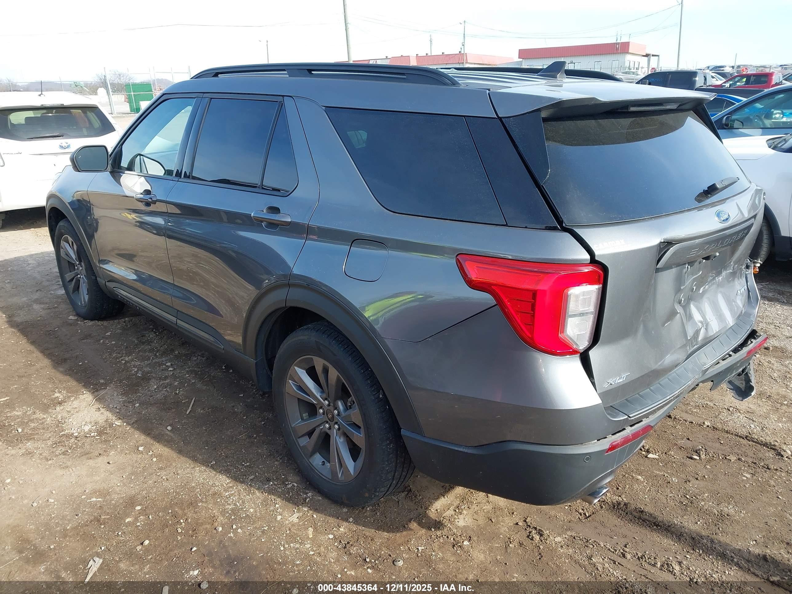 FORD EXPLORER image 3