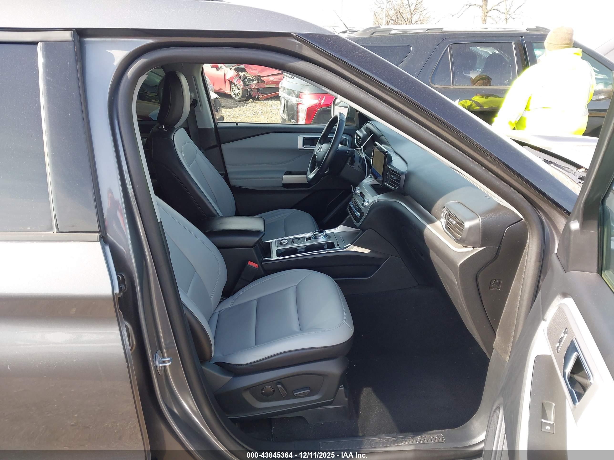 FORD EXPLORER image 5