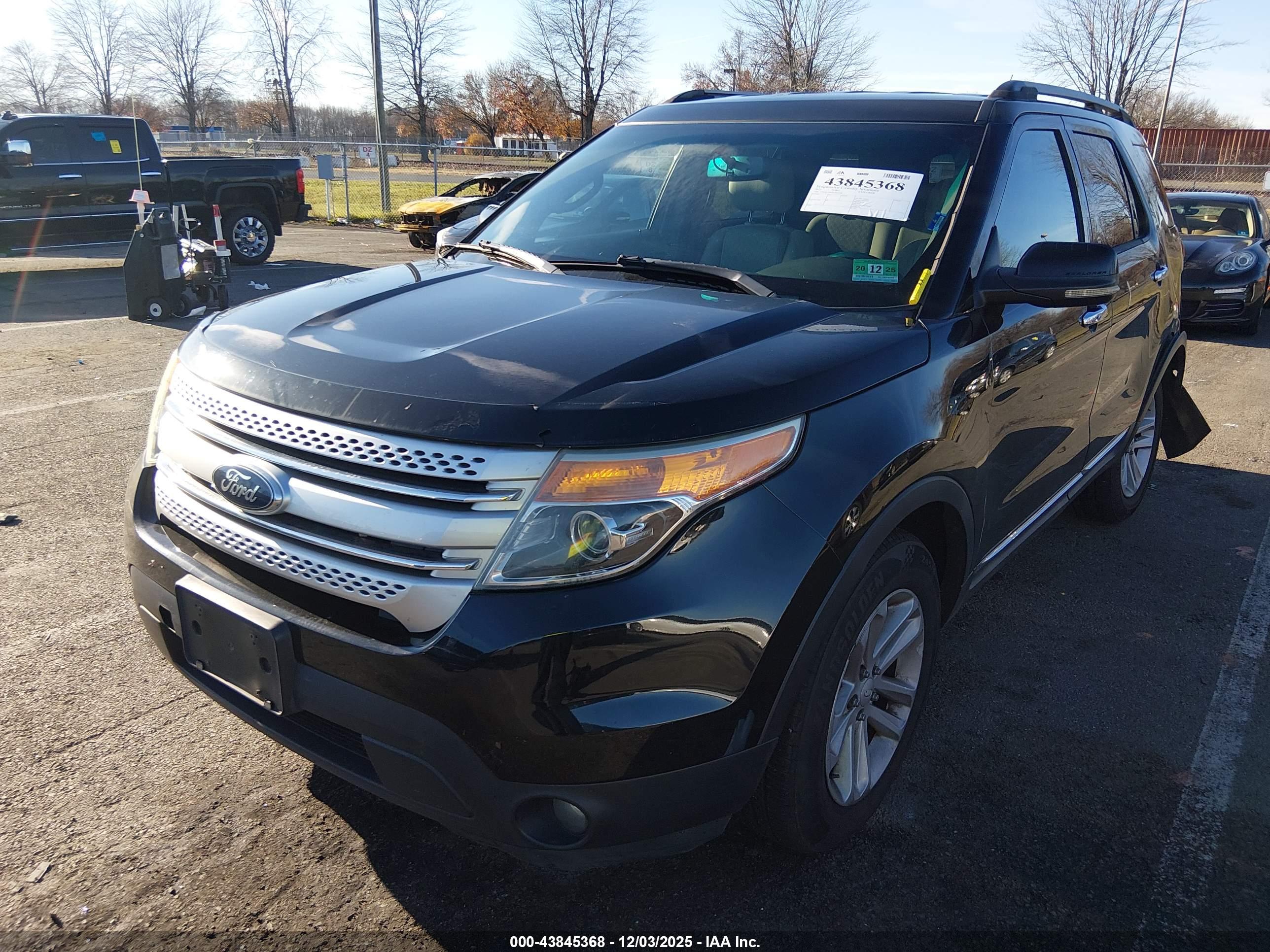 FORD EXPLORER image 2
