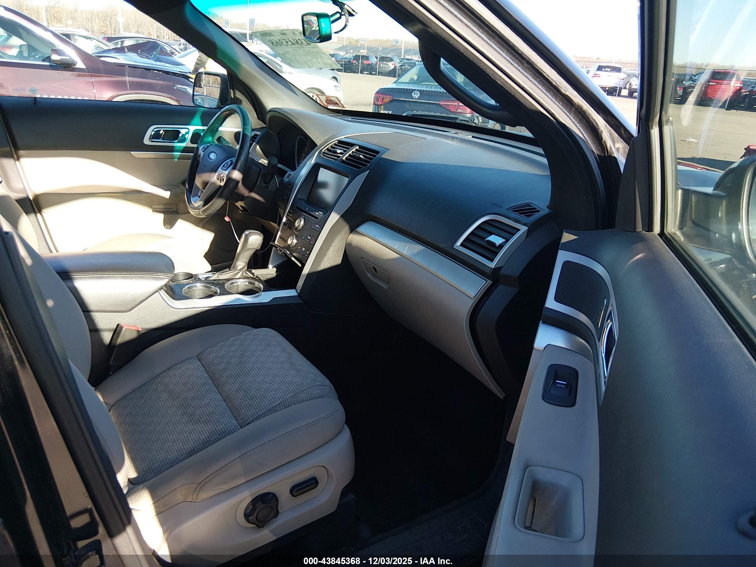 FORD EXPLORER image 5