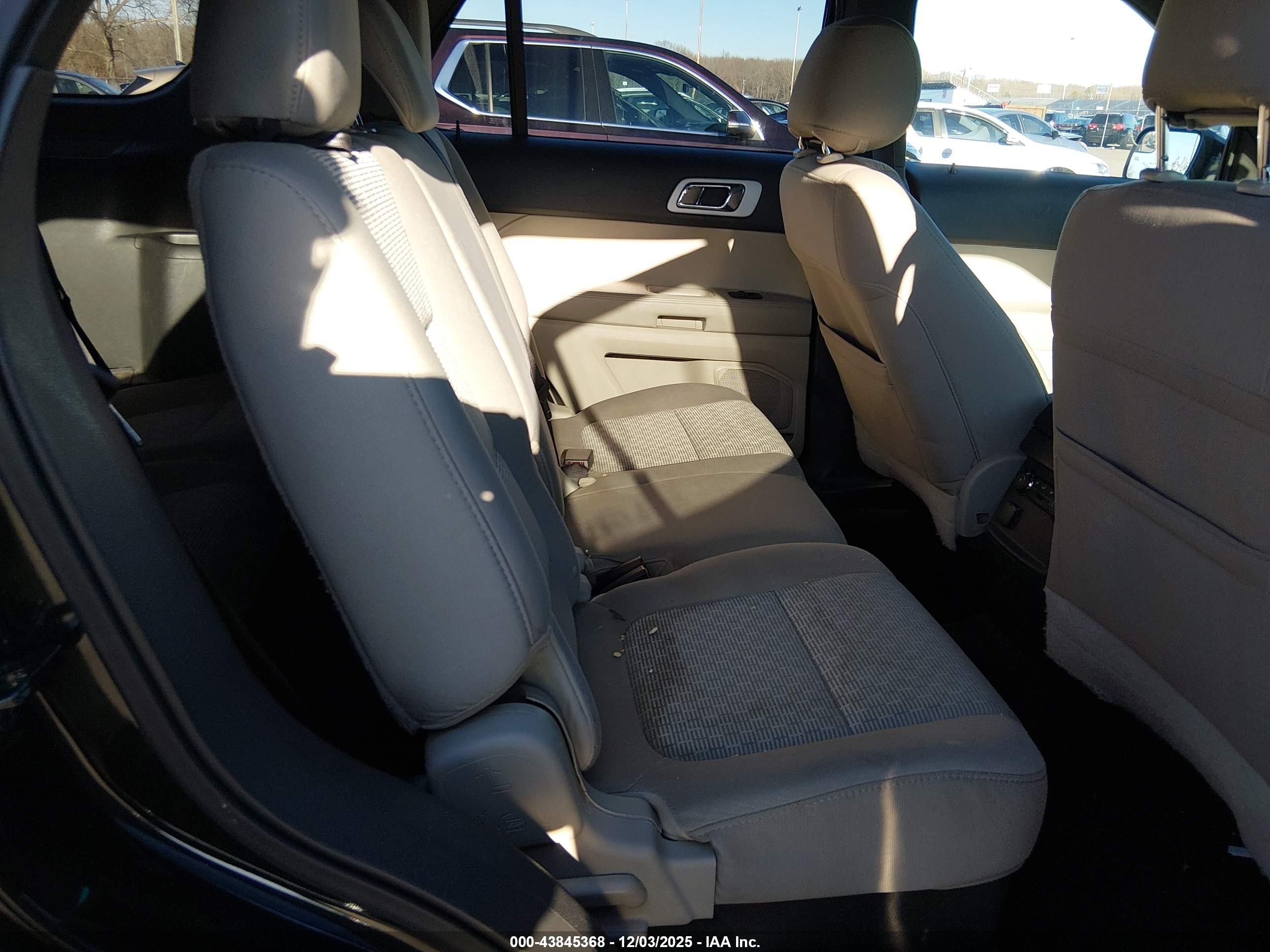 FORD EXPLORER image 8
