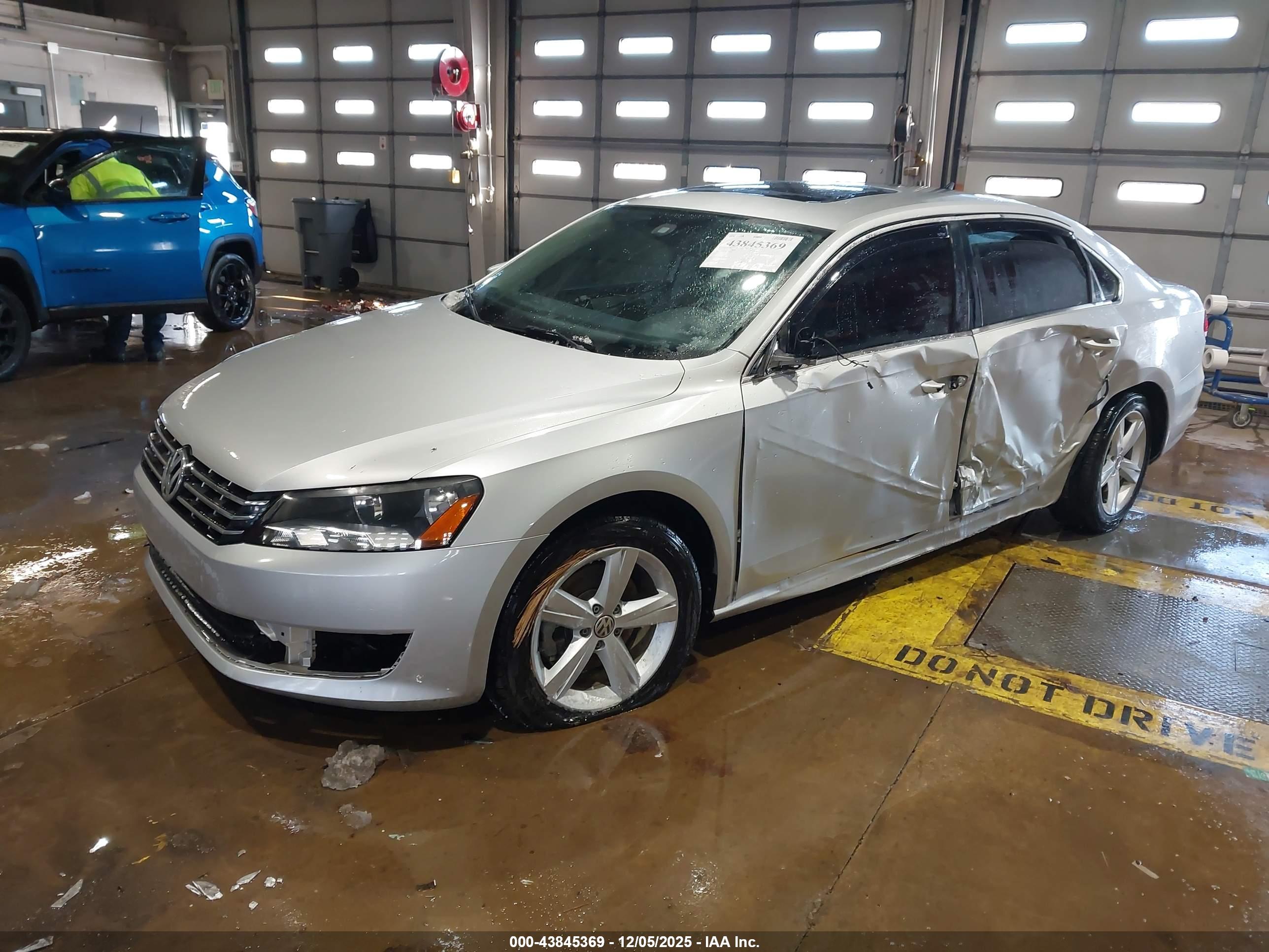 VOLKSWAGEN PASSAT image 2