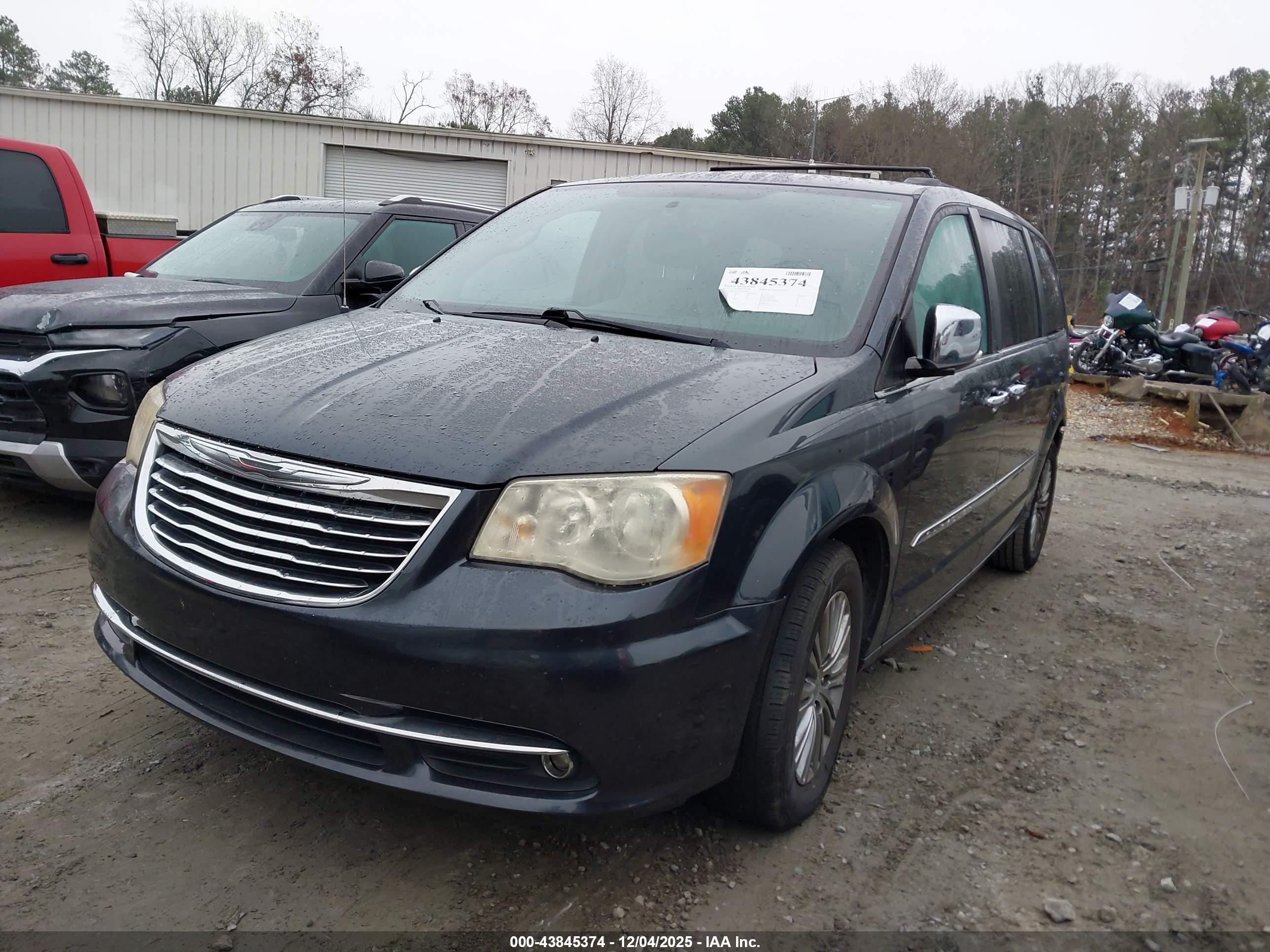CHRYSLER TOWN image 2