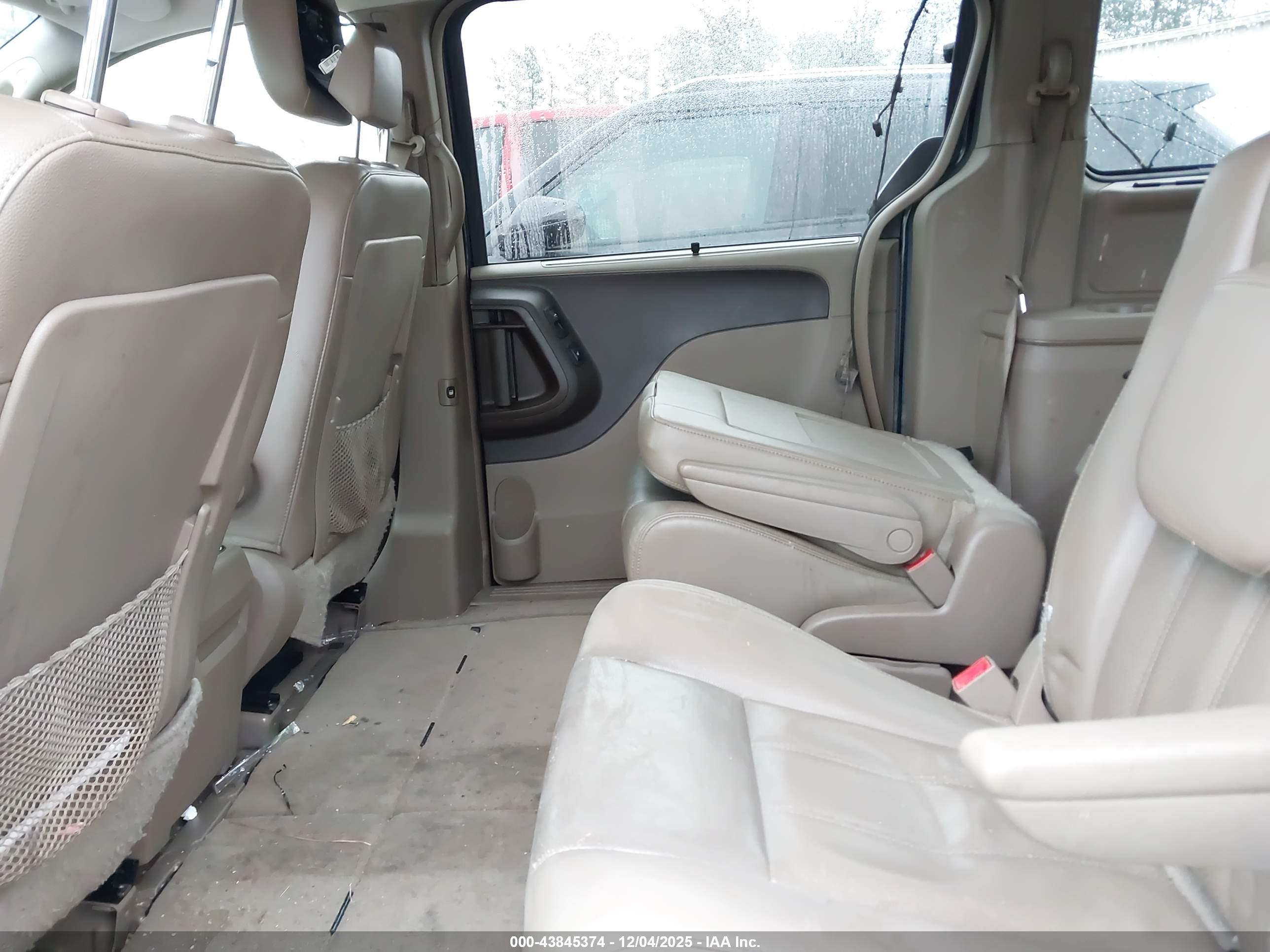 CHRYSLER TOWN image 8