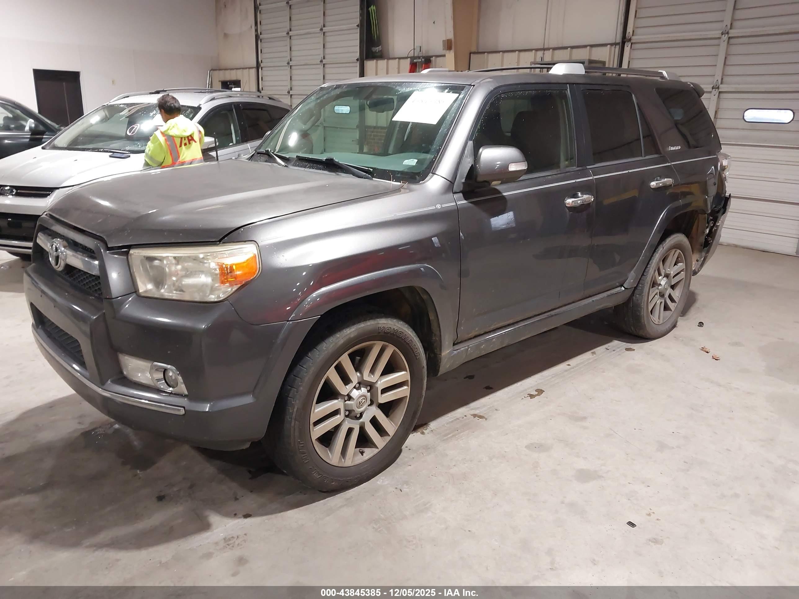 TOYOTA 4RUNNER image 2