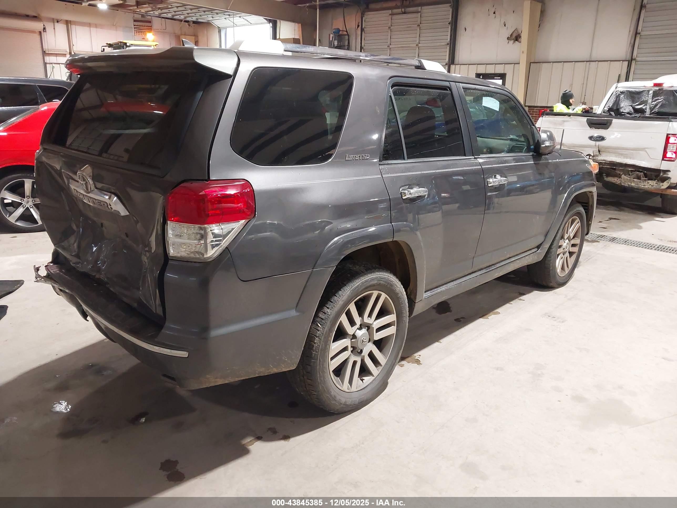 TOYOTA 4RUNNER image 4
