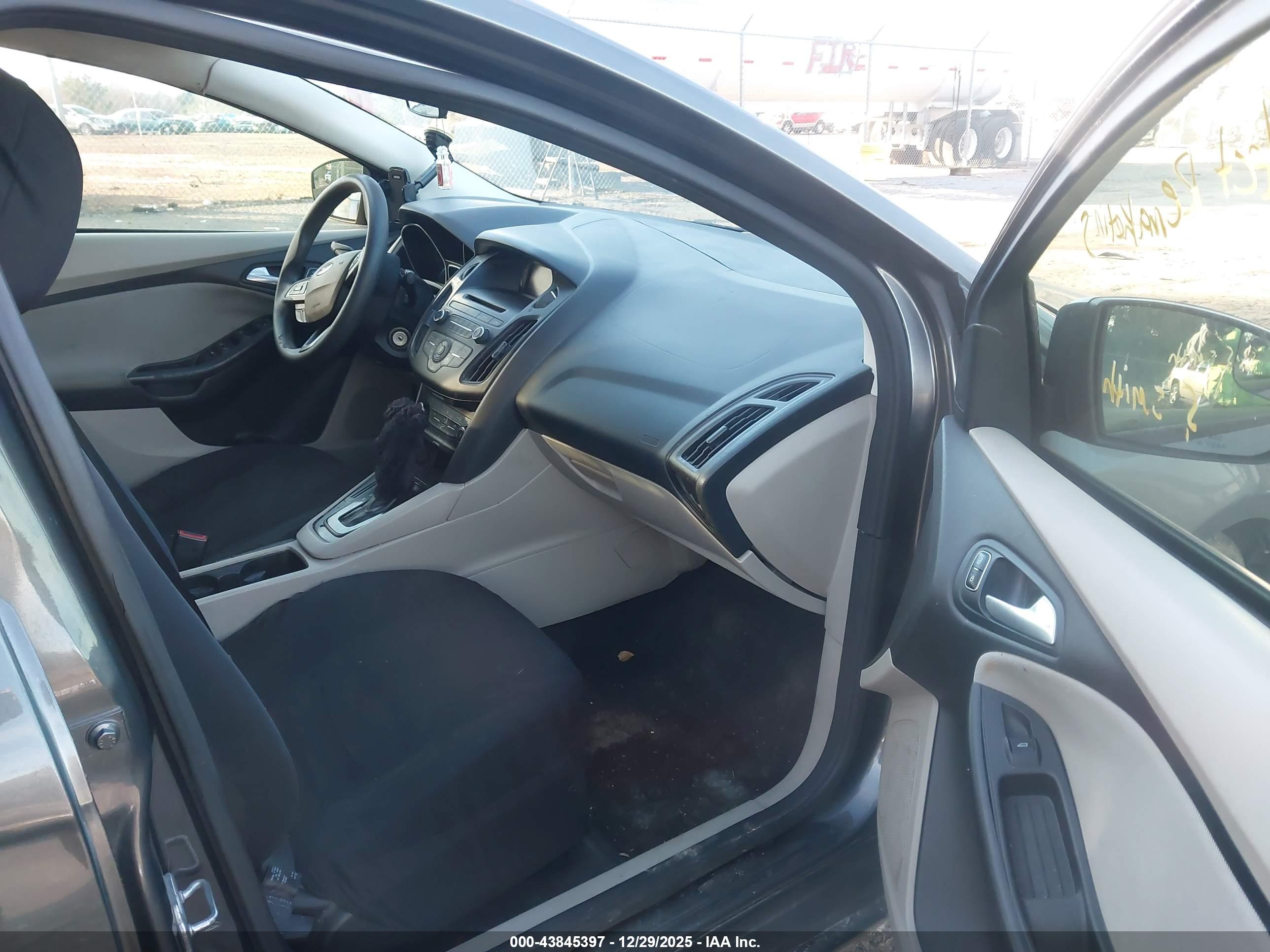 FORD FOCUS image 5