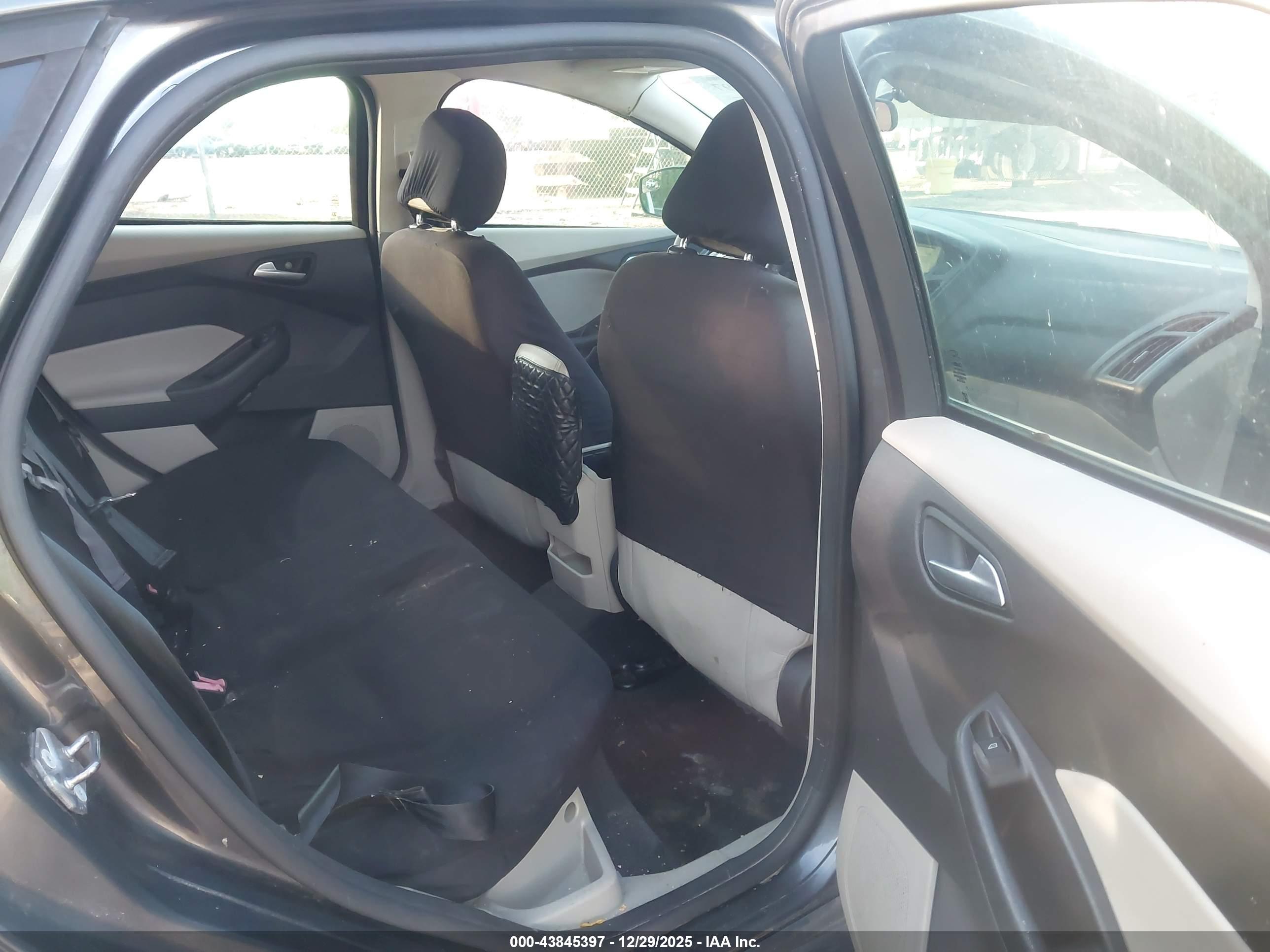 FORD FOCUS image 8