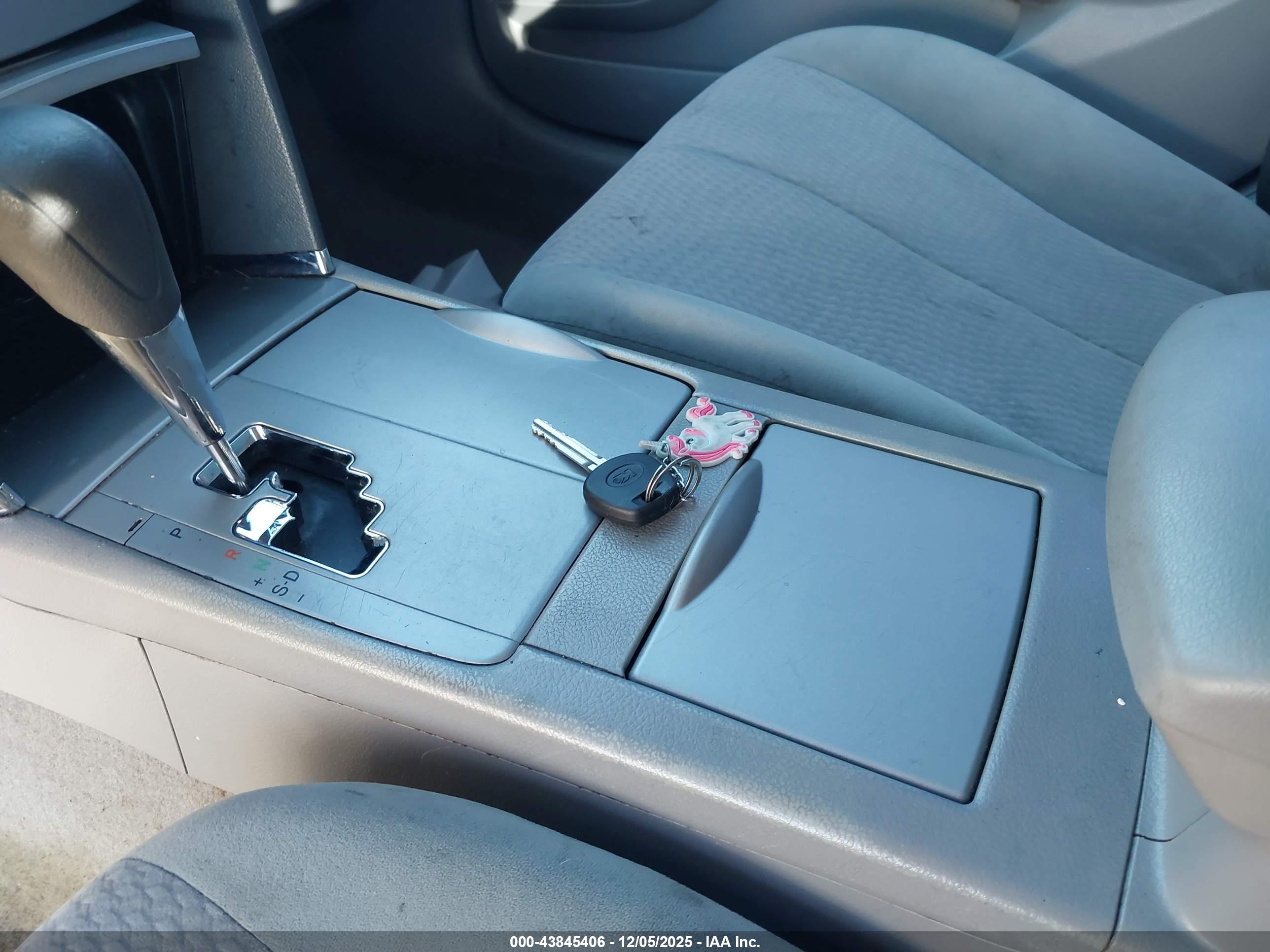 TOYOTA CAMRY image 11
