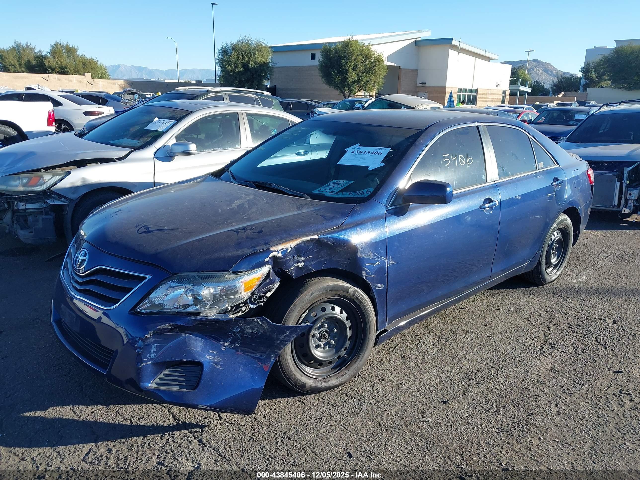 TOYOTA CAMRY image 2