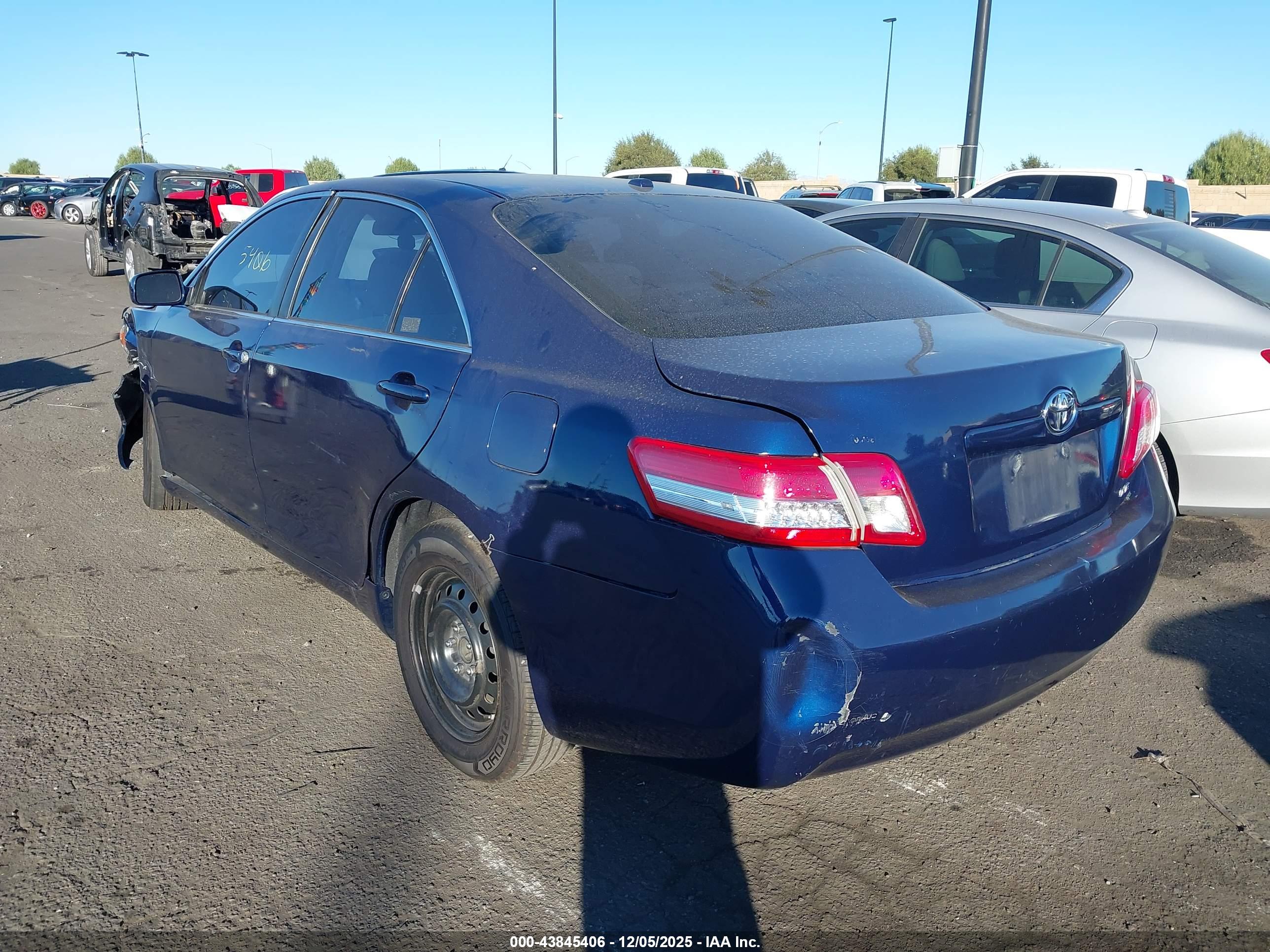 TOYOTA CAMRY image 3