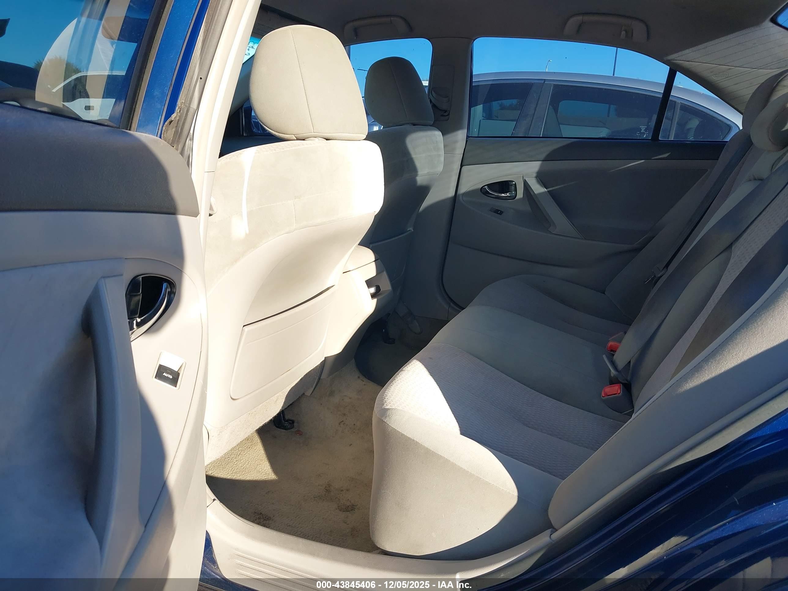 TOYOTA CAMRY image 8