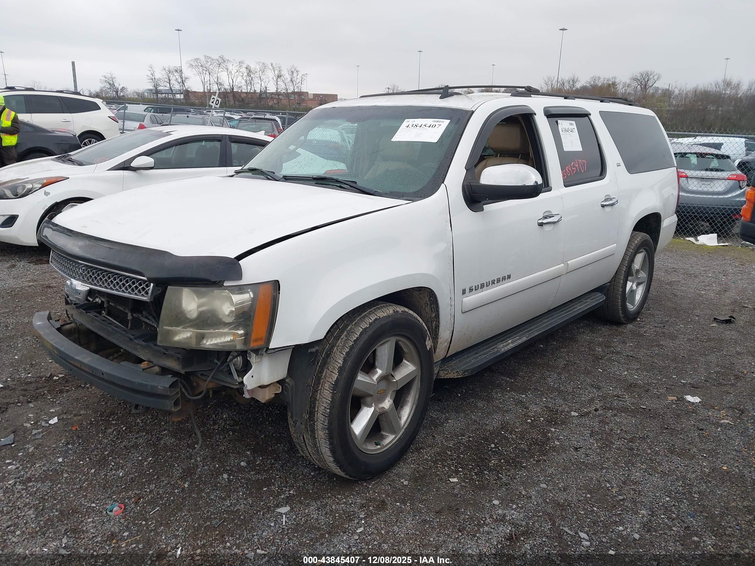 CHEVROLET SUBURBAN image 2
