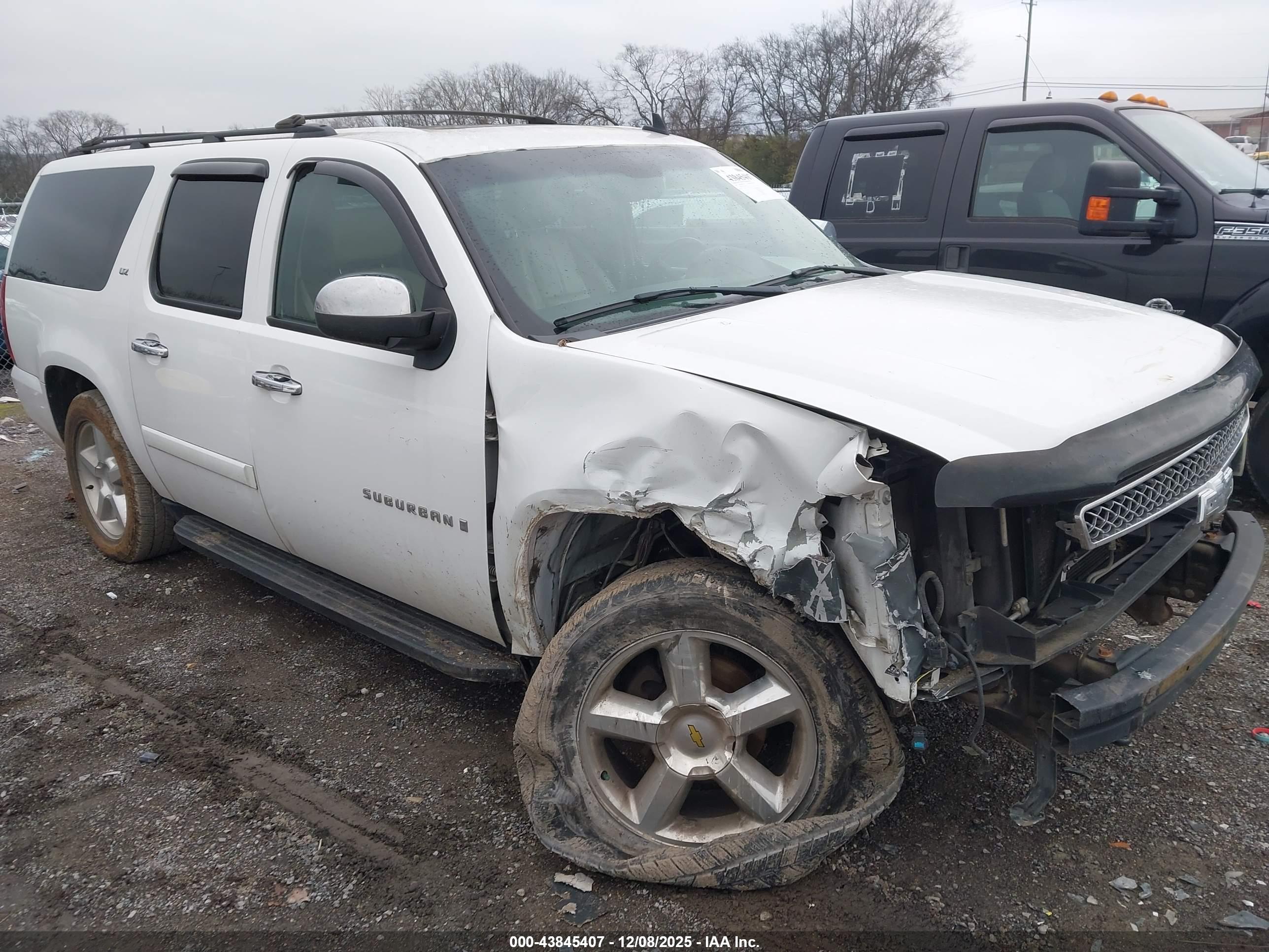 CHEVROLET SUBURBAN image 6
