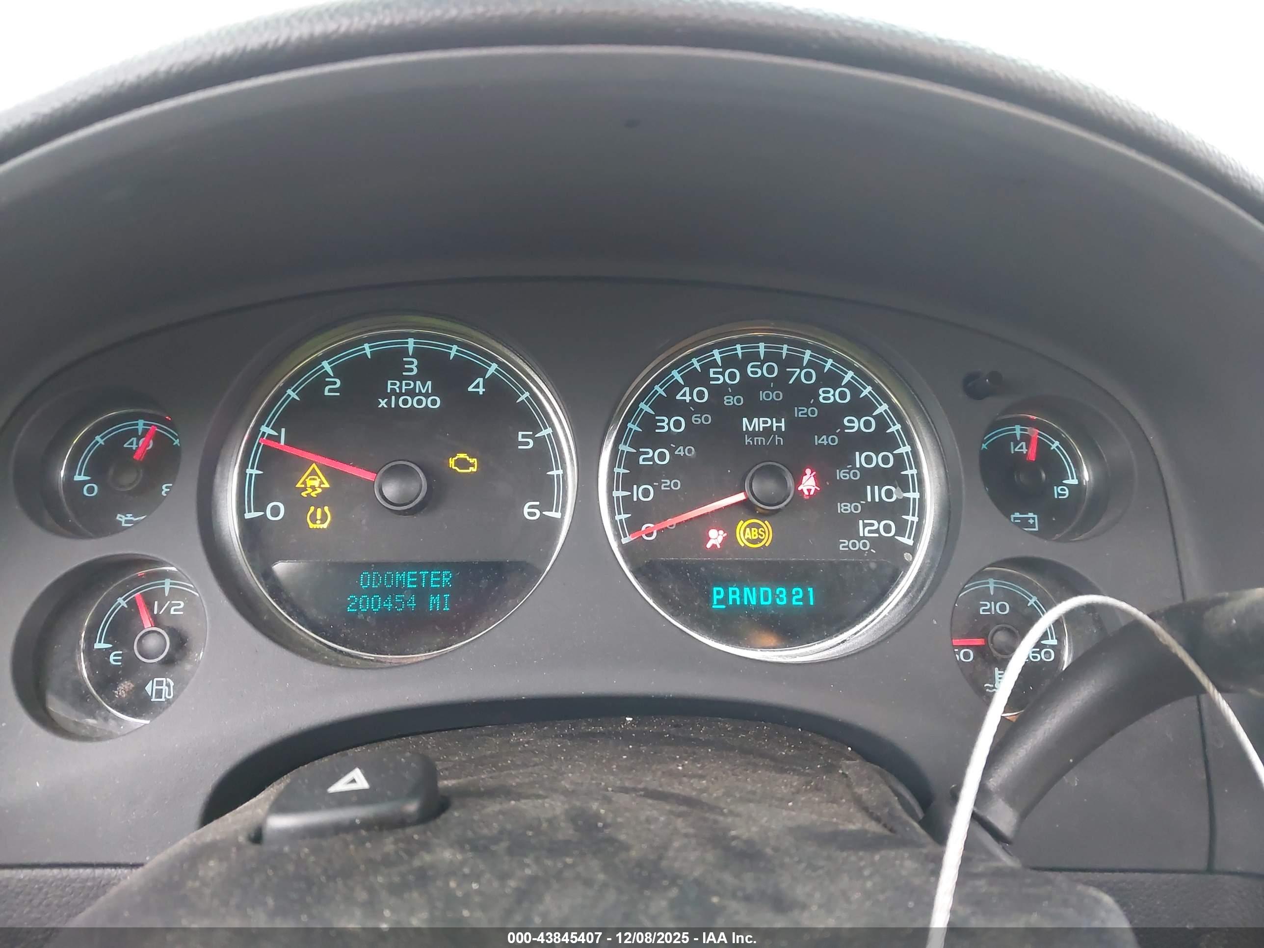 CHEVROLET SUBURBAN image 7