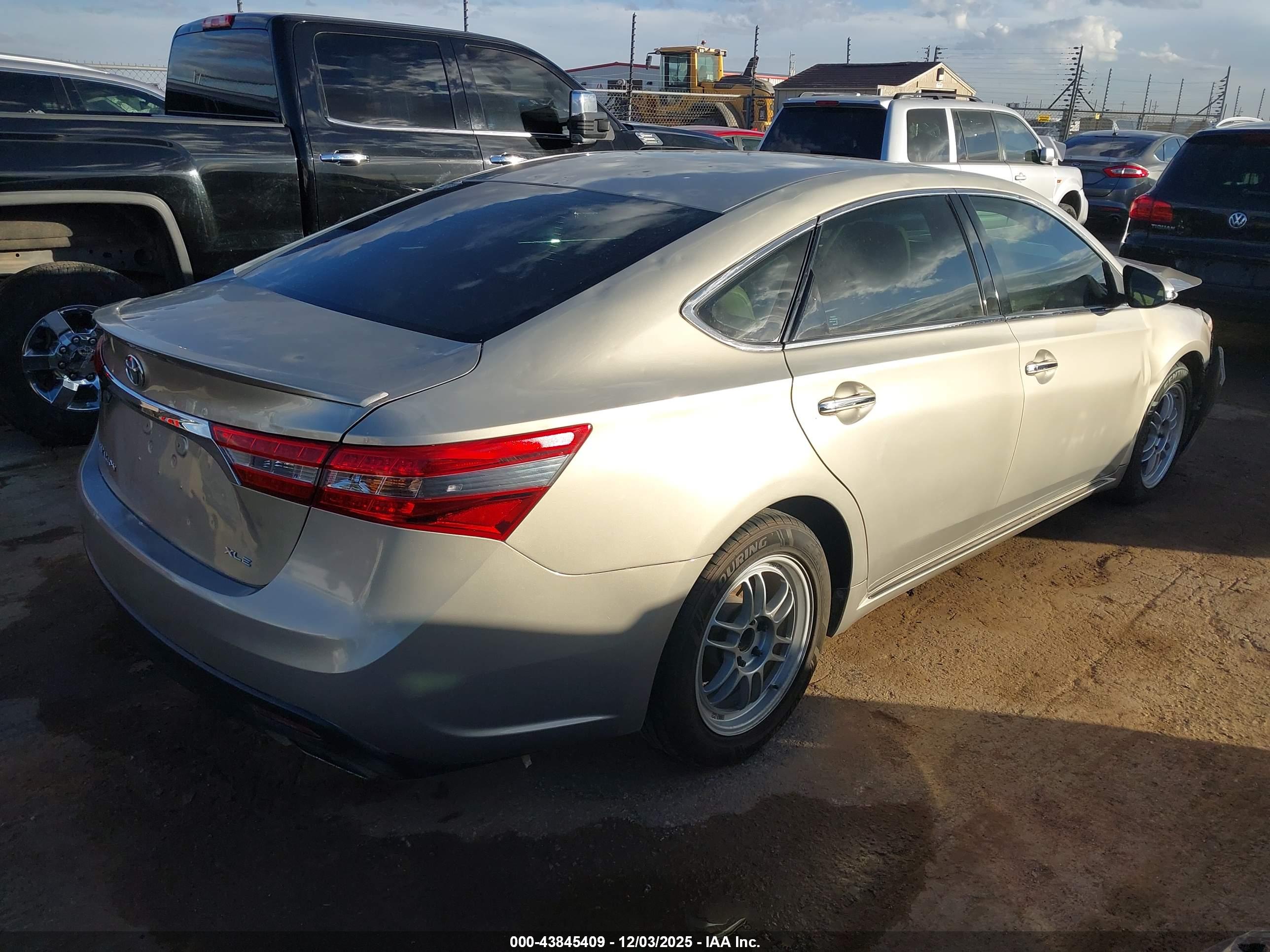 TOYOTA AVALON image 4