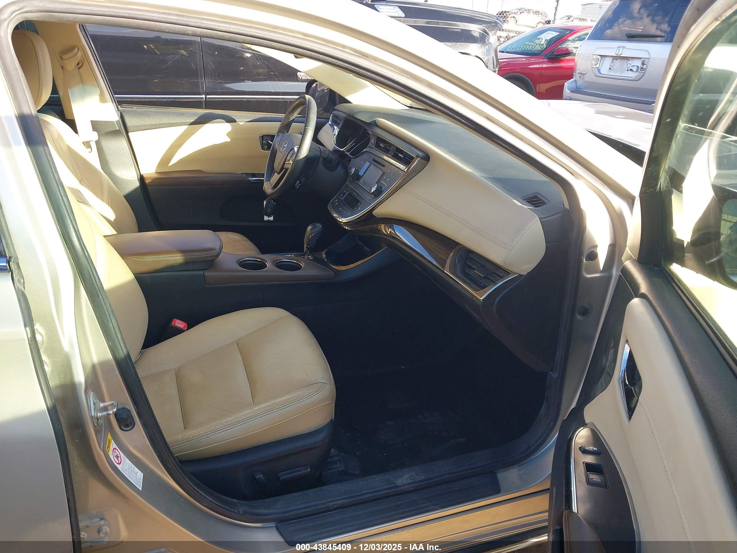 TOYOTA AVALON image 5