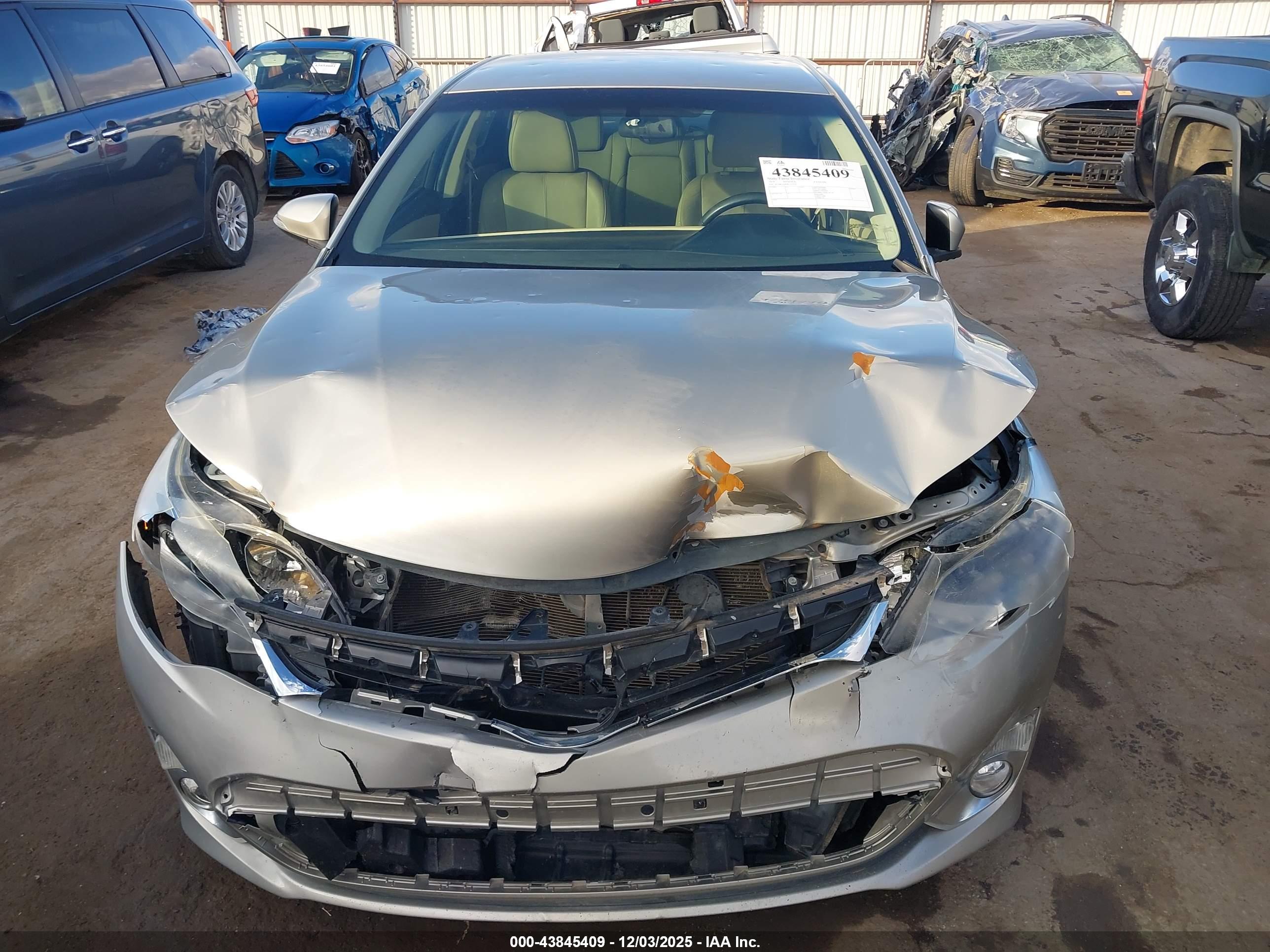 TOYOTA AVALON image 6
