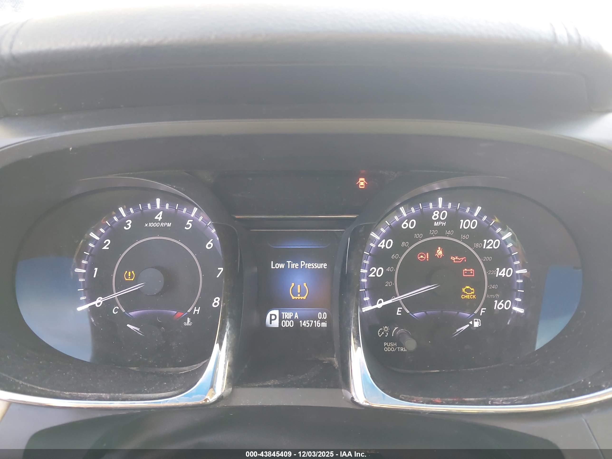 TOYOTA AVALON image 7