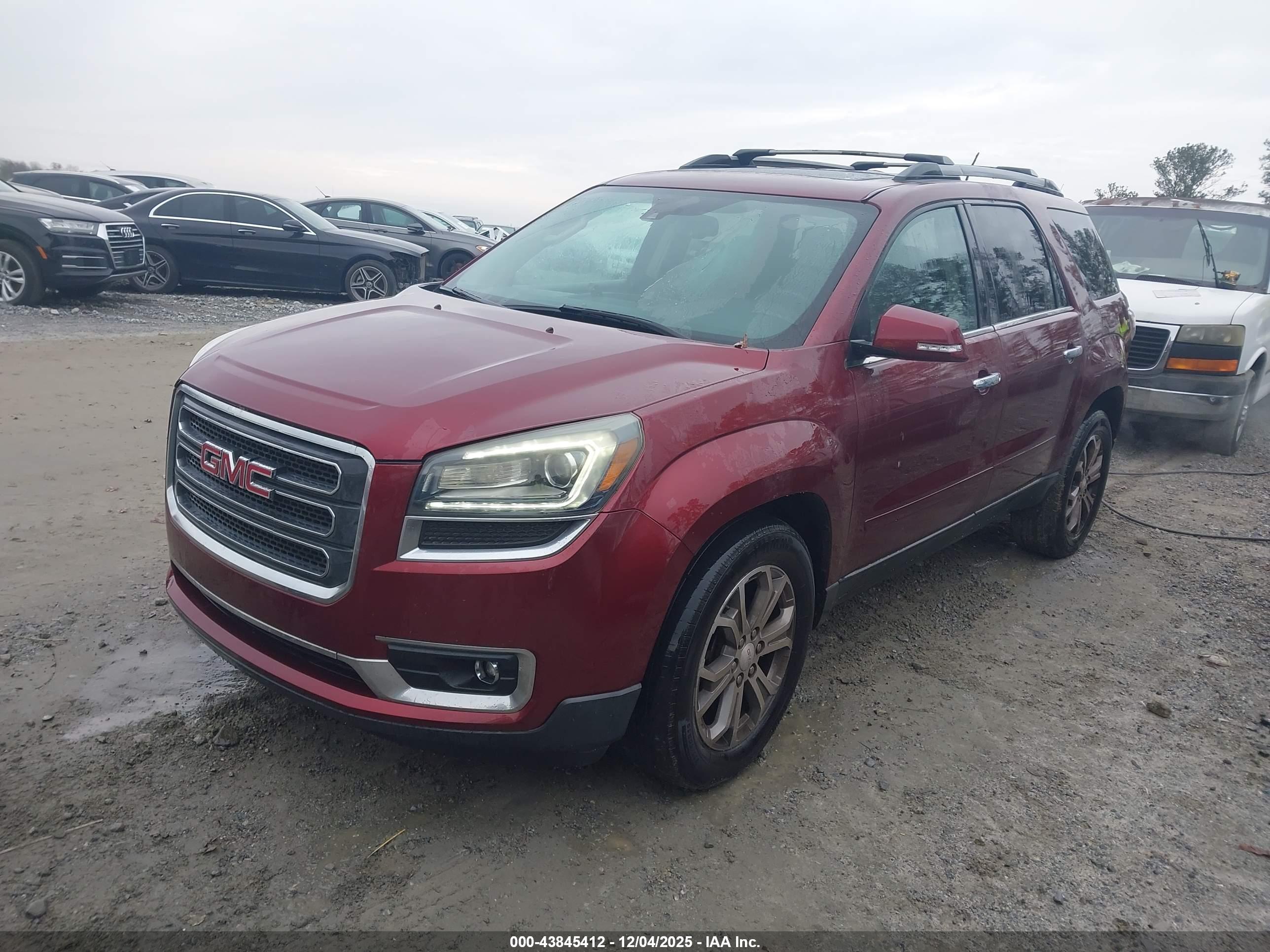 GMC ACADIA image 2