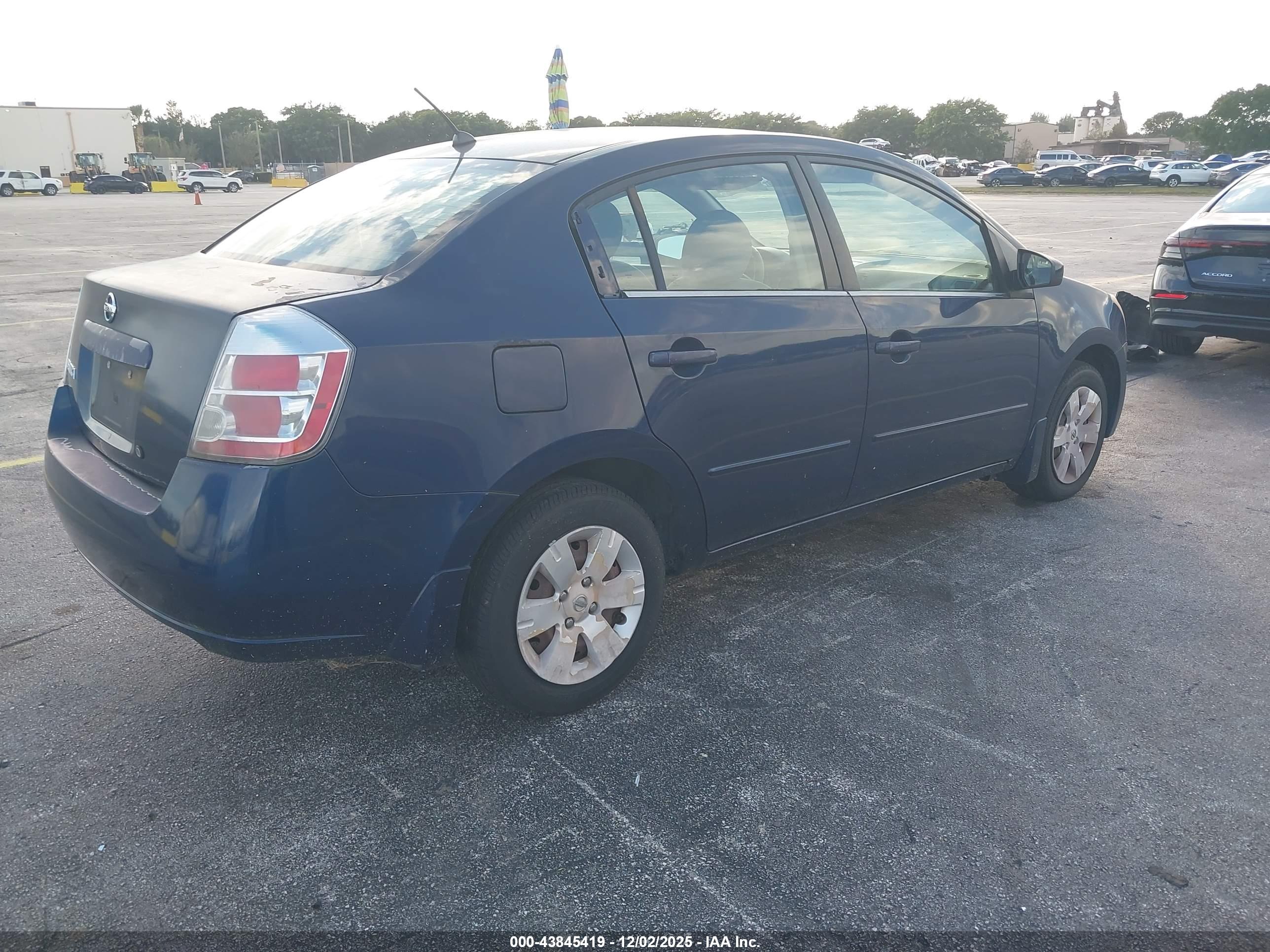 NISSAN SENTRA image 4