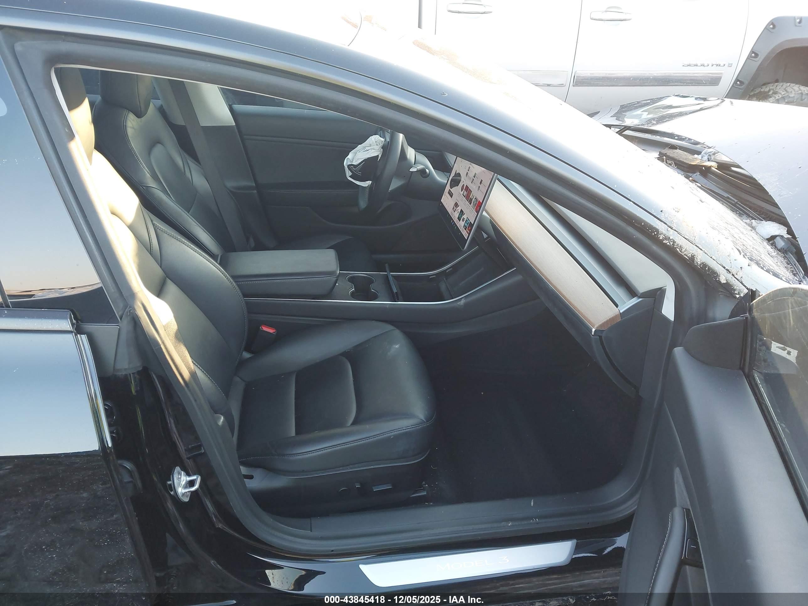 TESLA MODEL image 5