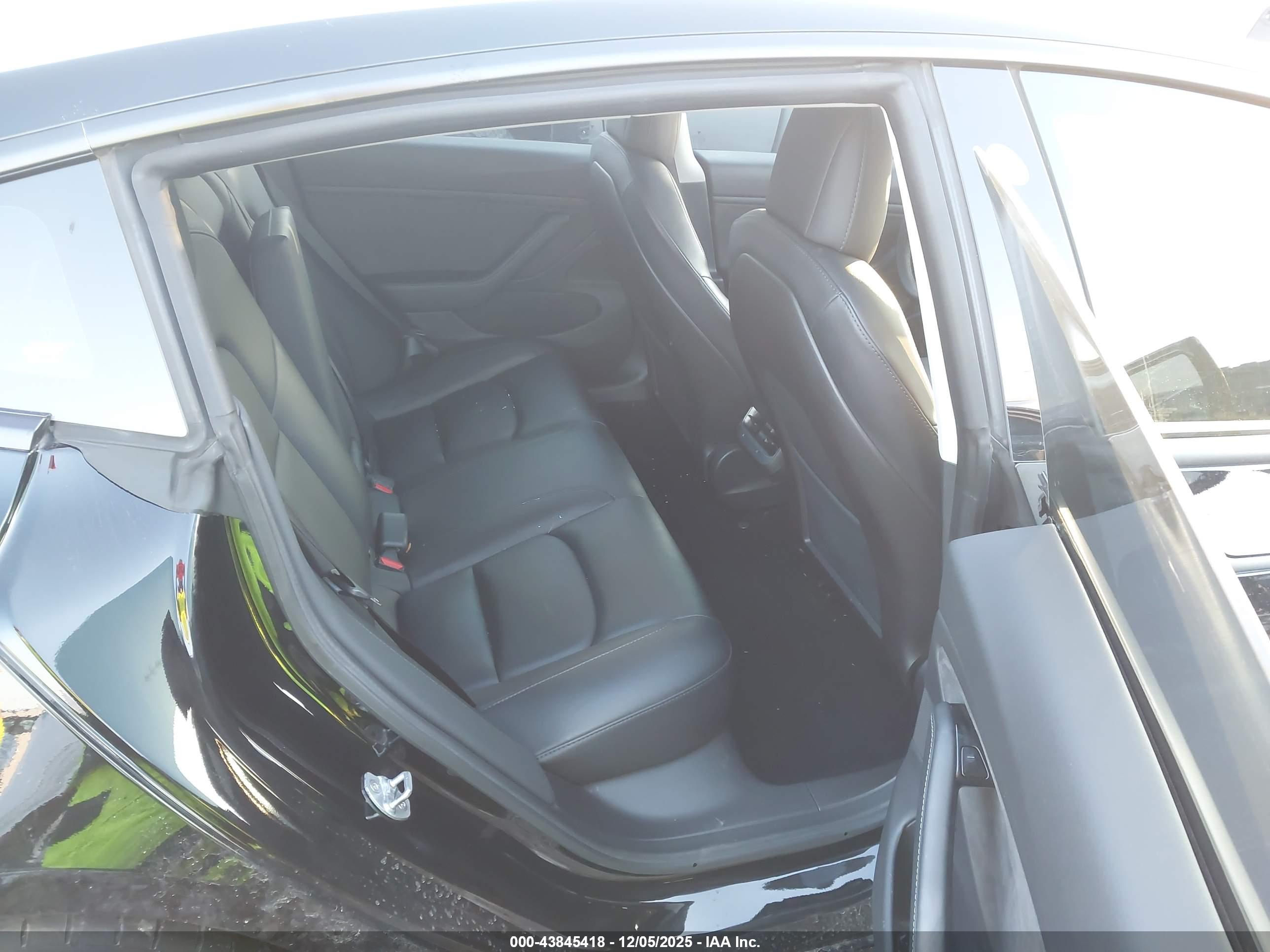 TESLA MODEL image 8