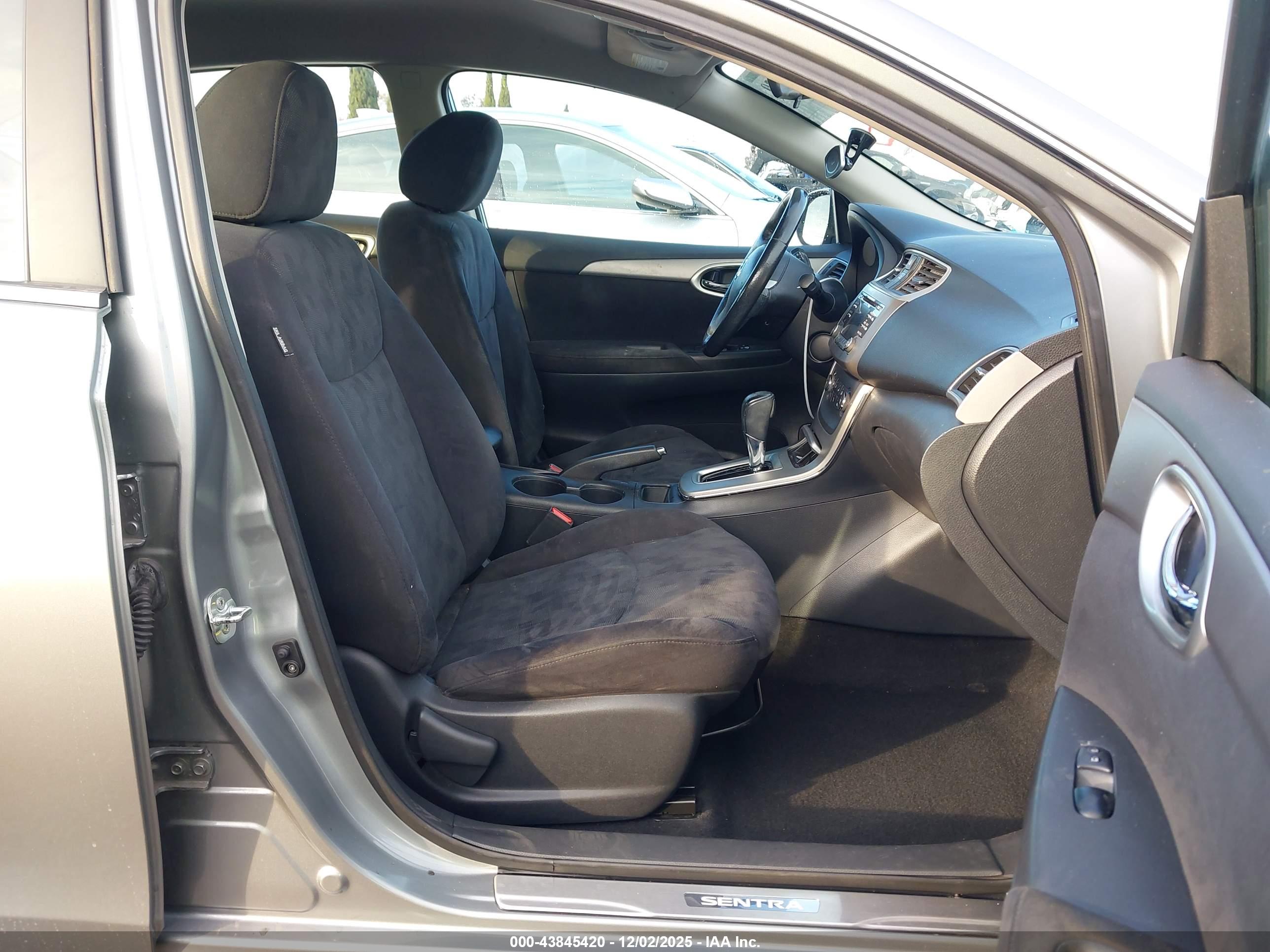 NISSAN SENTRA image 5