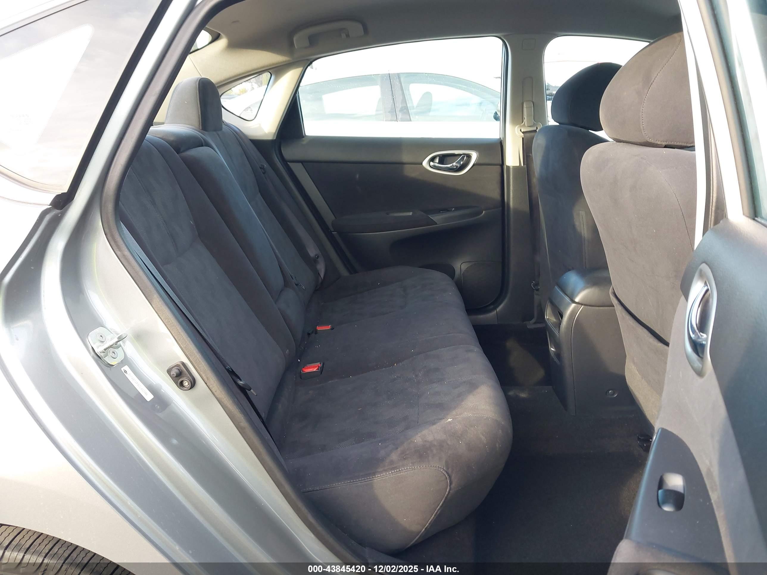 NISSAN SENTRA image 8