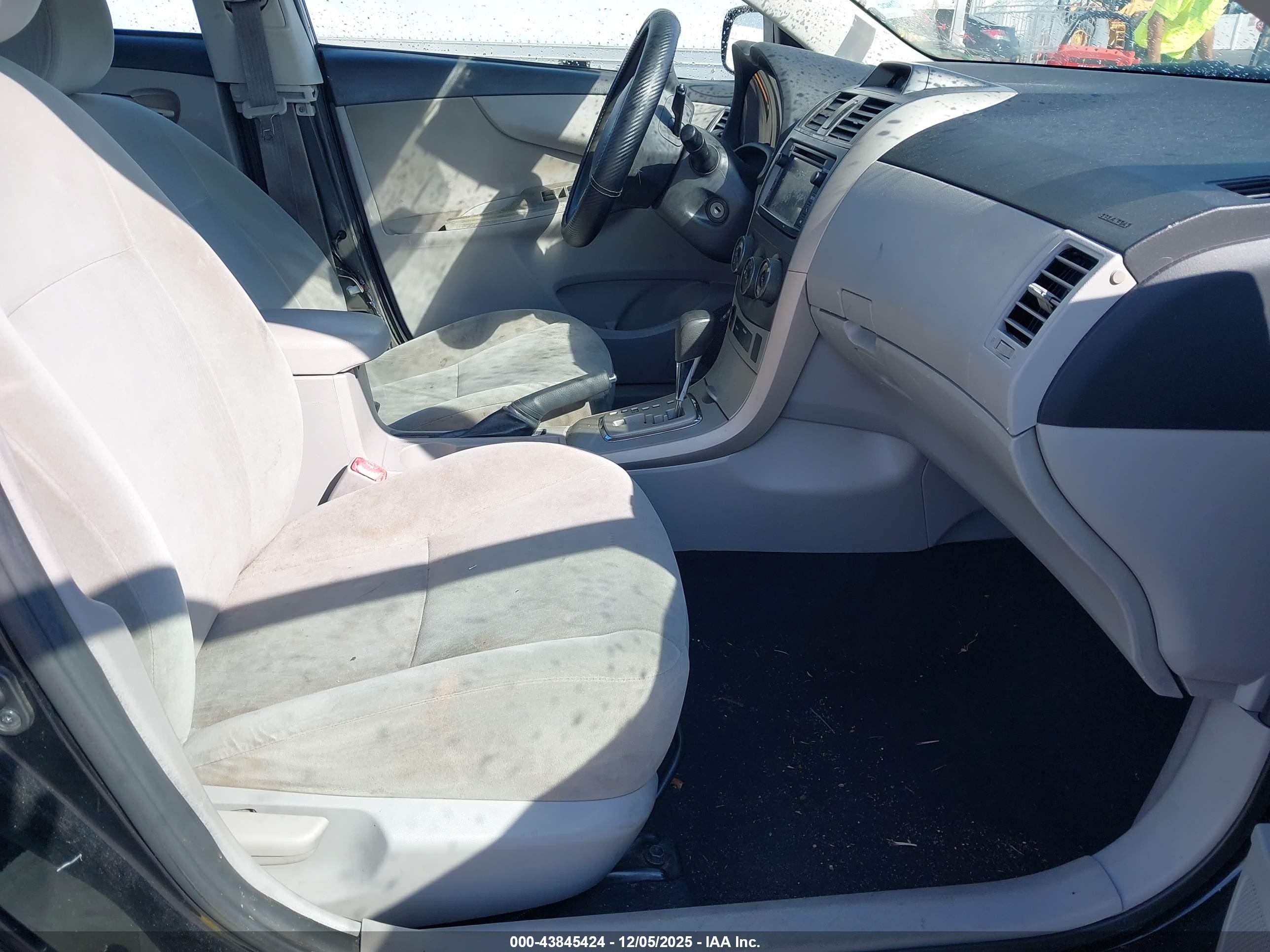 TOYOTA COROLLA image 5