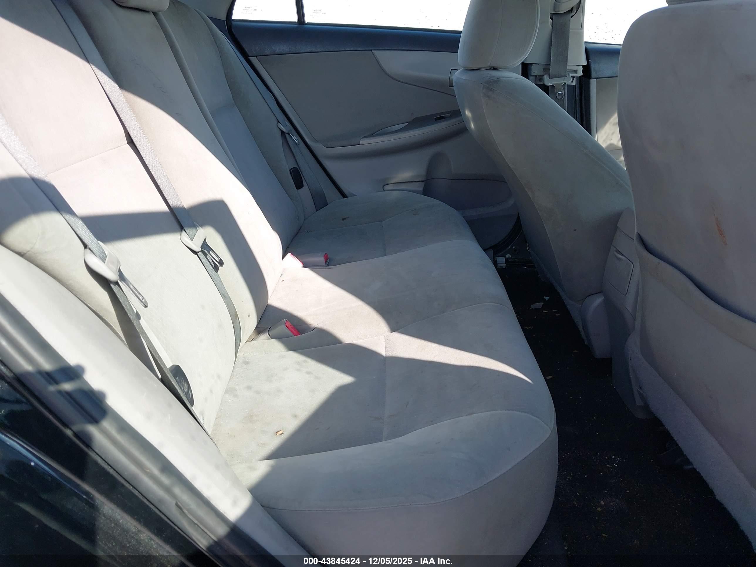 TOYOTA COROLLA image 8