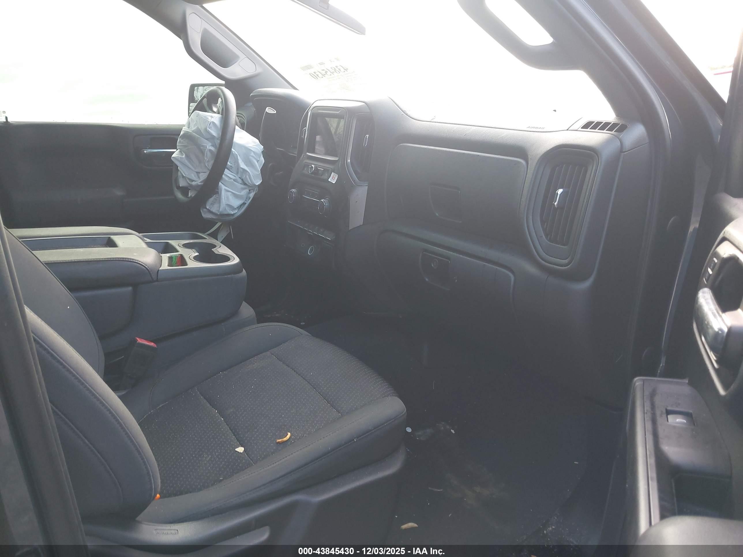 CHEVROLET SILVERADO image 5