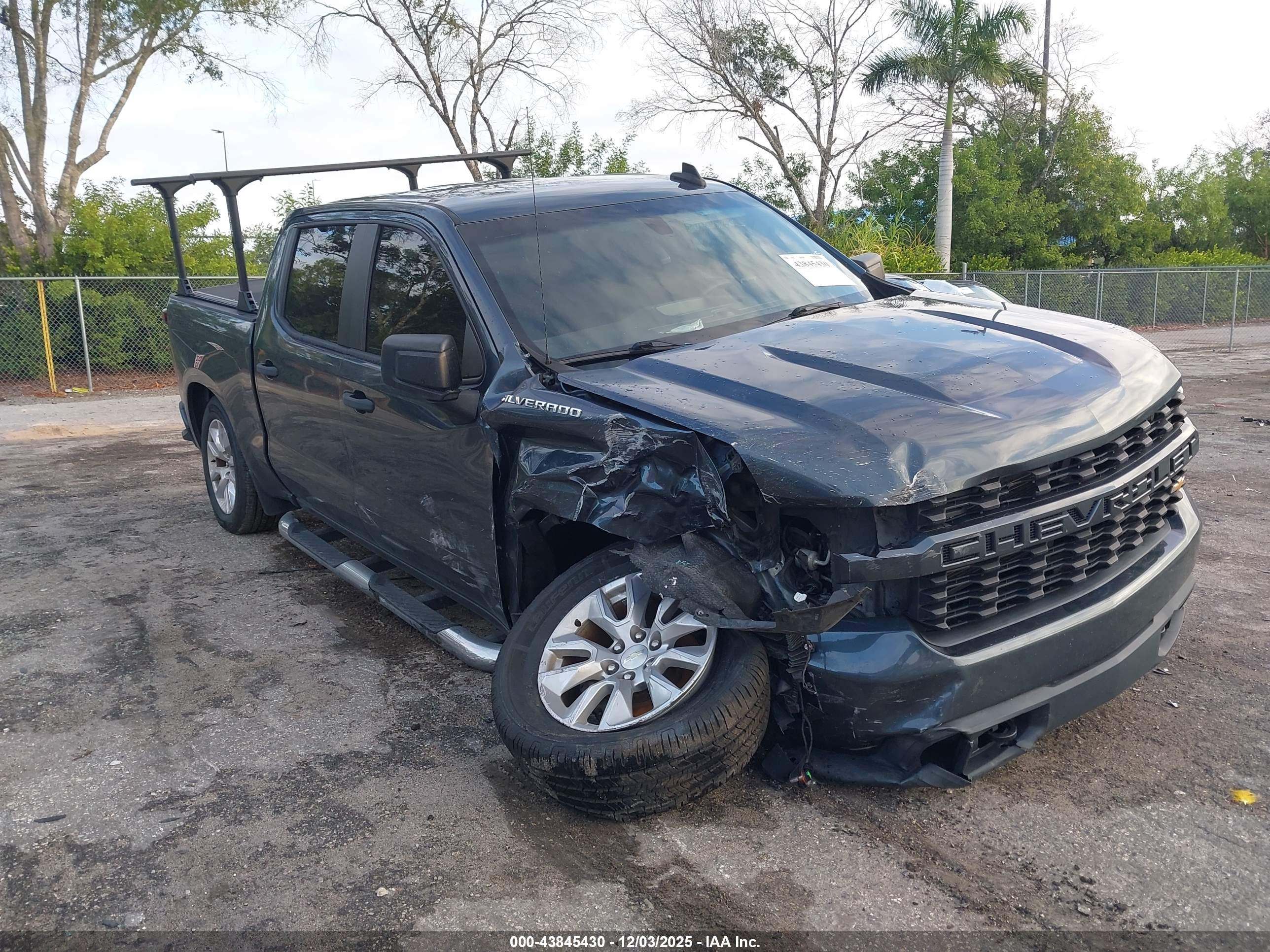 CHEVROLET SILVERADO image 6