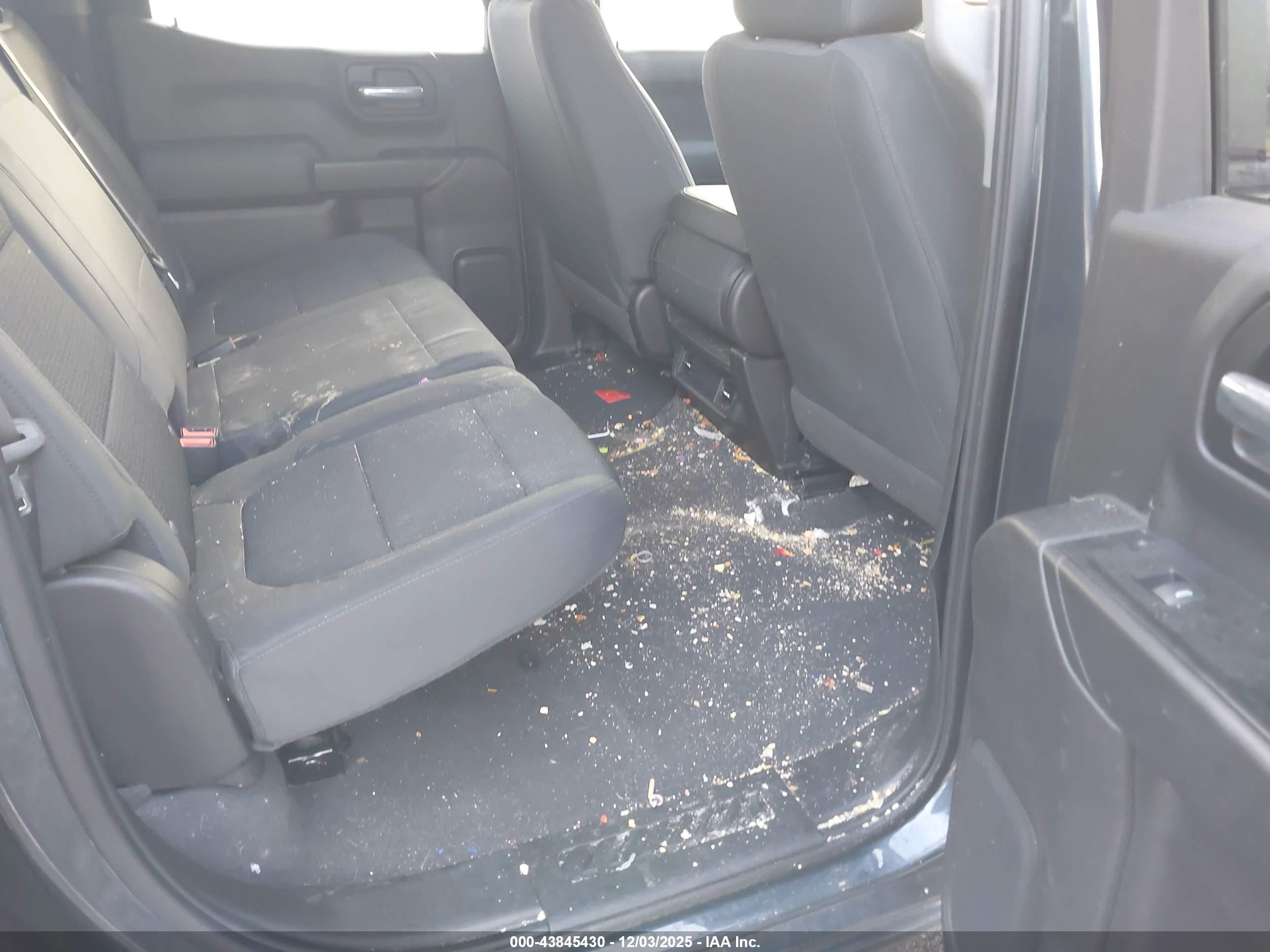 CHEVROLET SILVERADO image 8