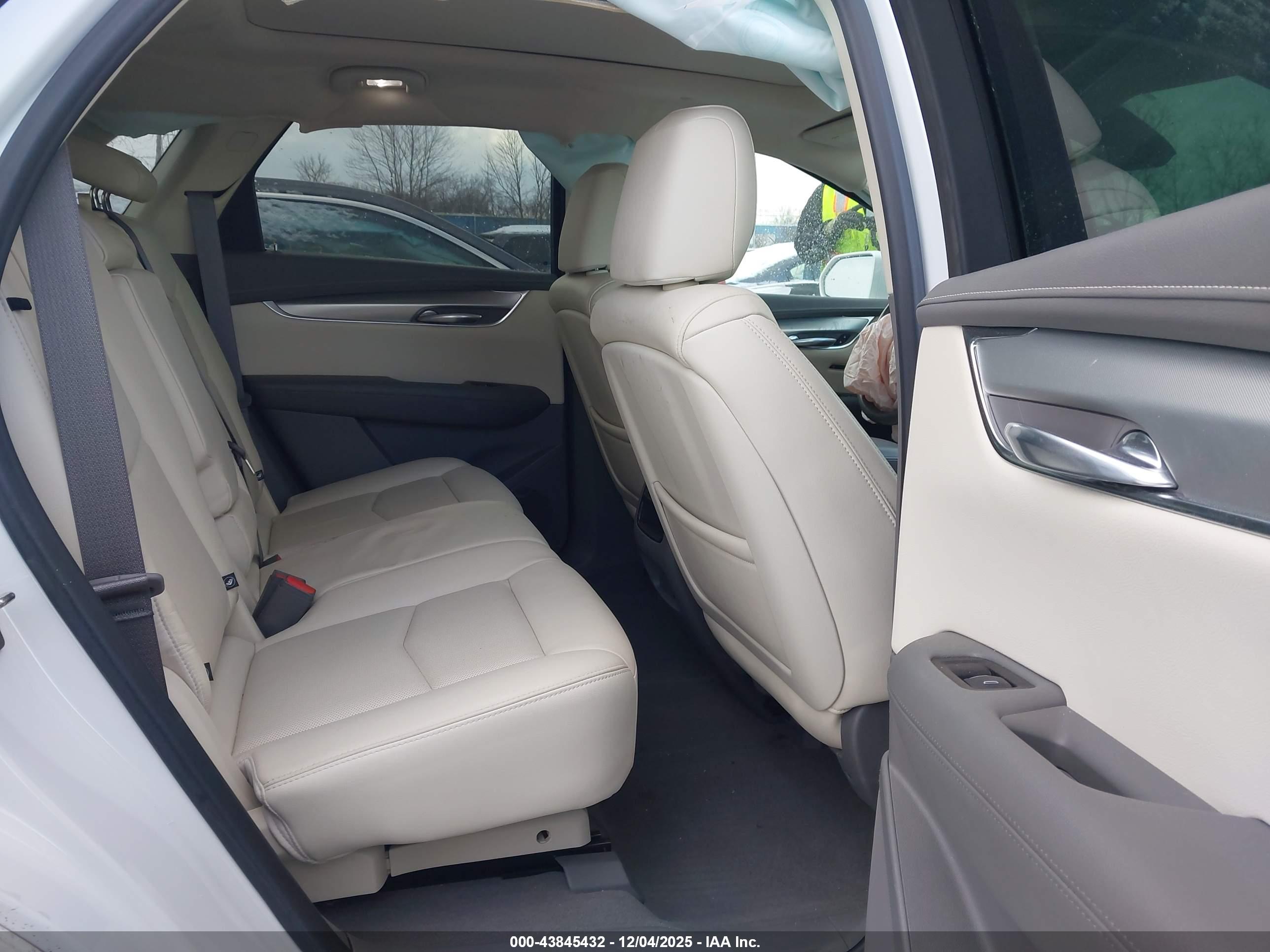 CADILLAC XT5 image 8